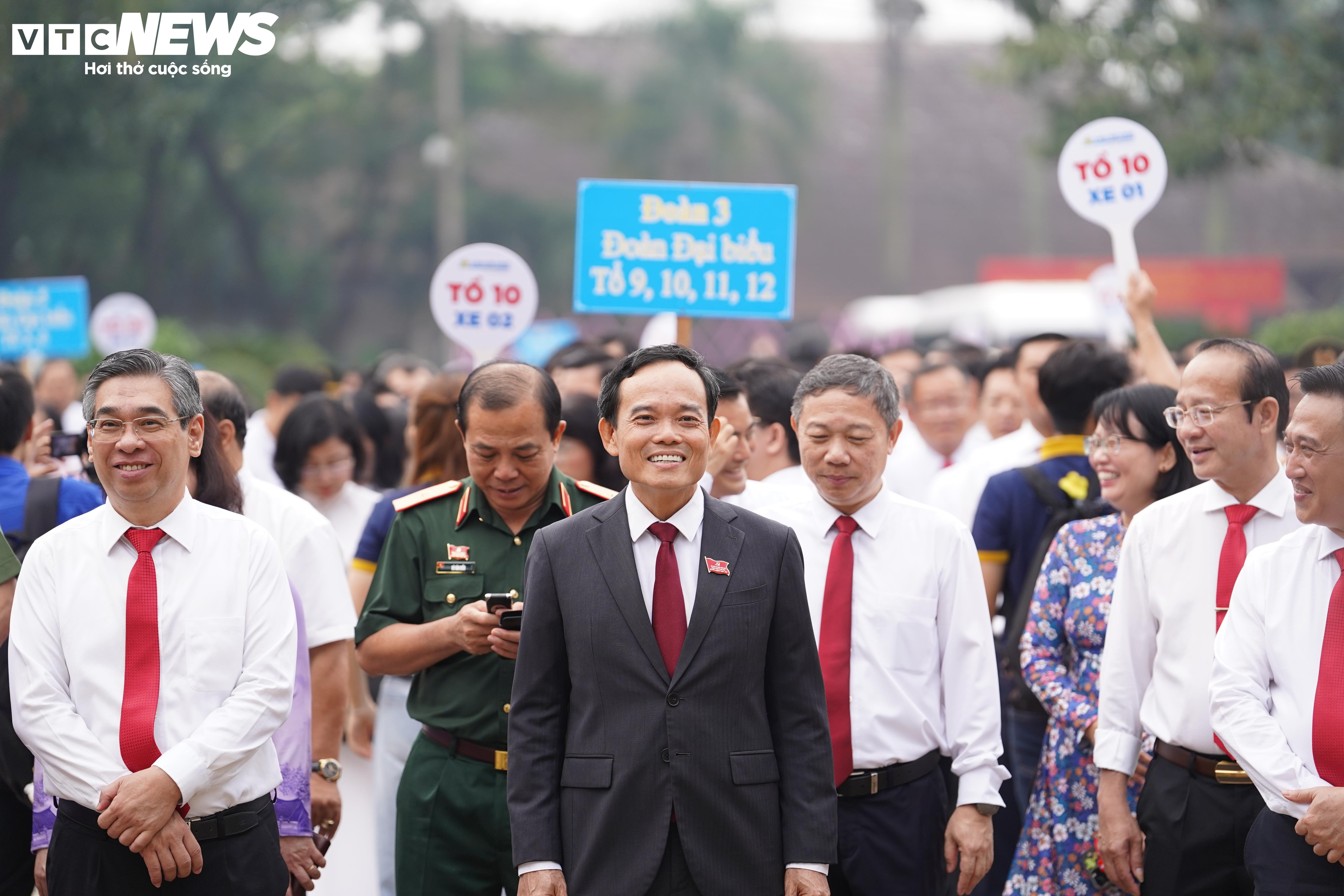 Đoàn đại biểu Đảng bộ TP.HCM dâng hương tưởng nhớ các Vua Hùng - 2