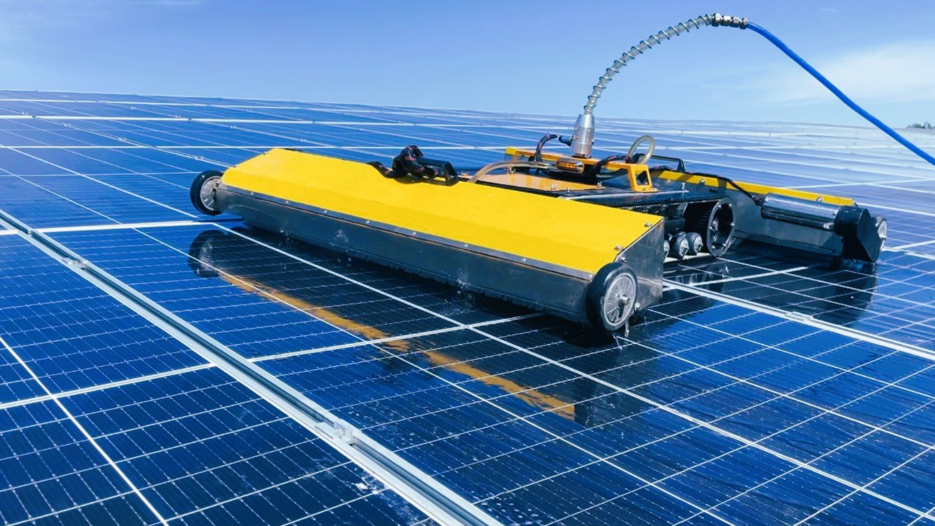 Robot, UAV, công nghệ AI hội tụ về triển lãm chào mừng Đại hội Đảng bộ TP.HCM - 7