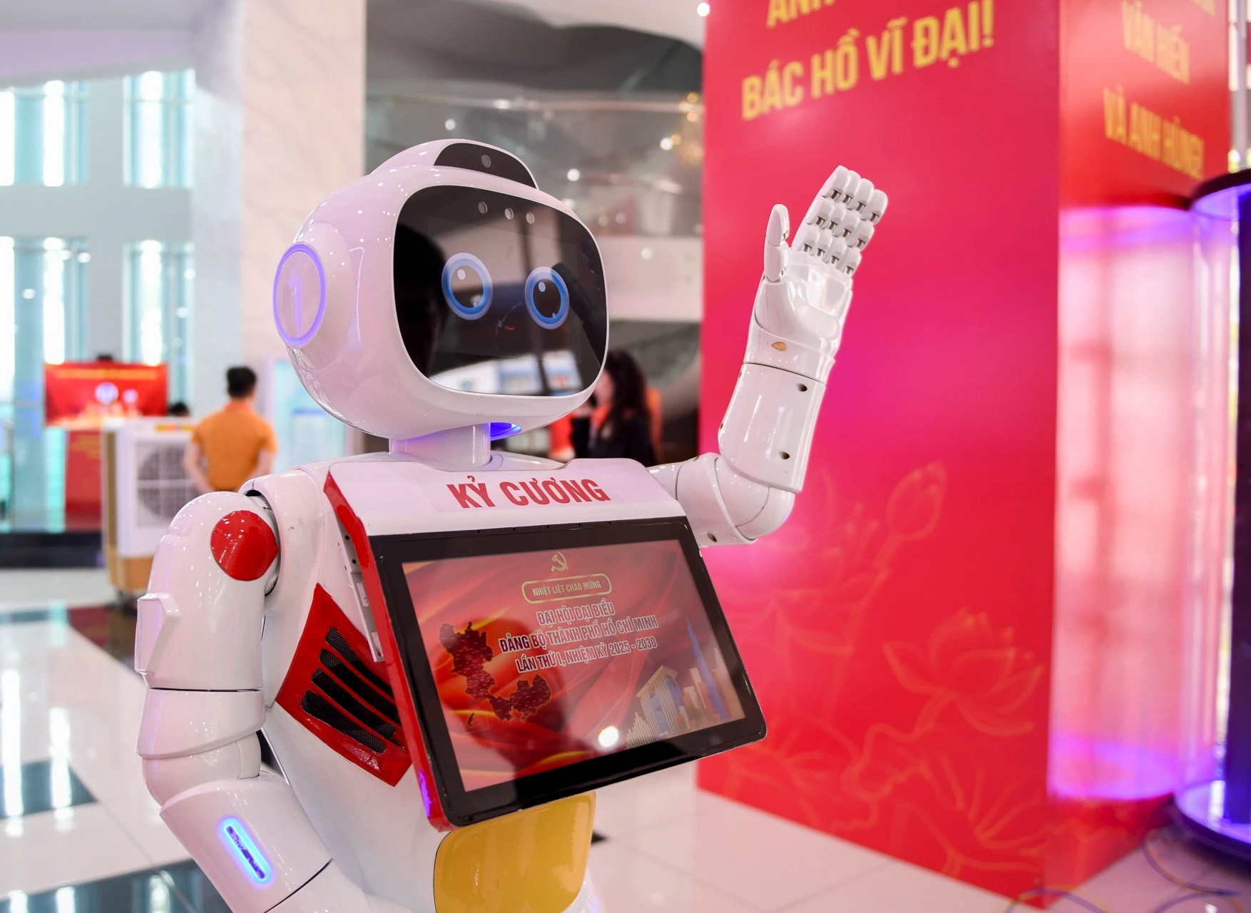 Robot, UAV, công nghệ AI hội tụ về triển lãm chào mừng Đại hội Đảng bộ TP.HCM - 2