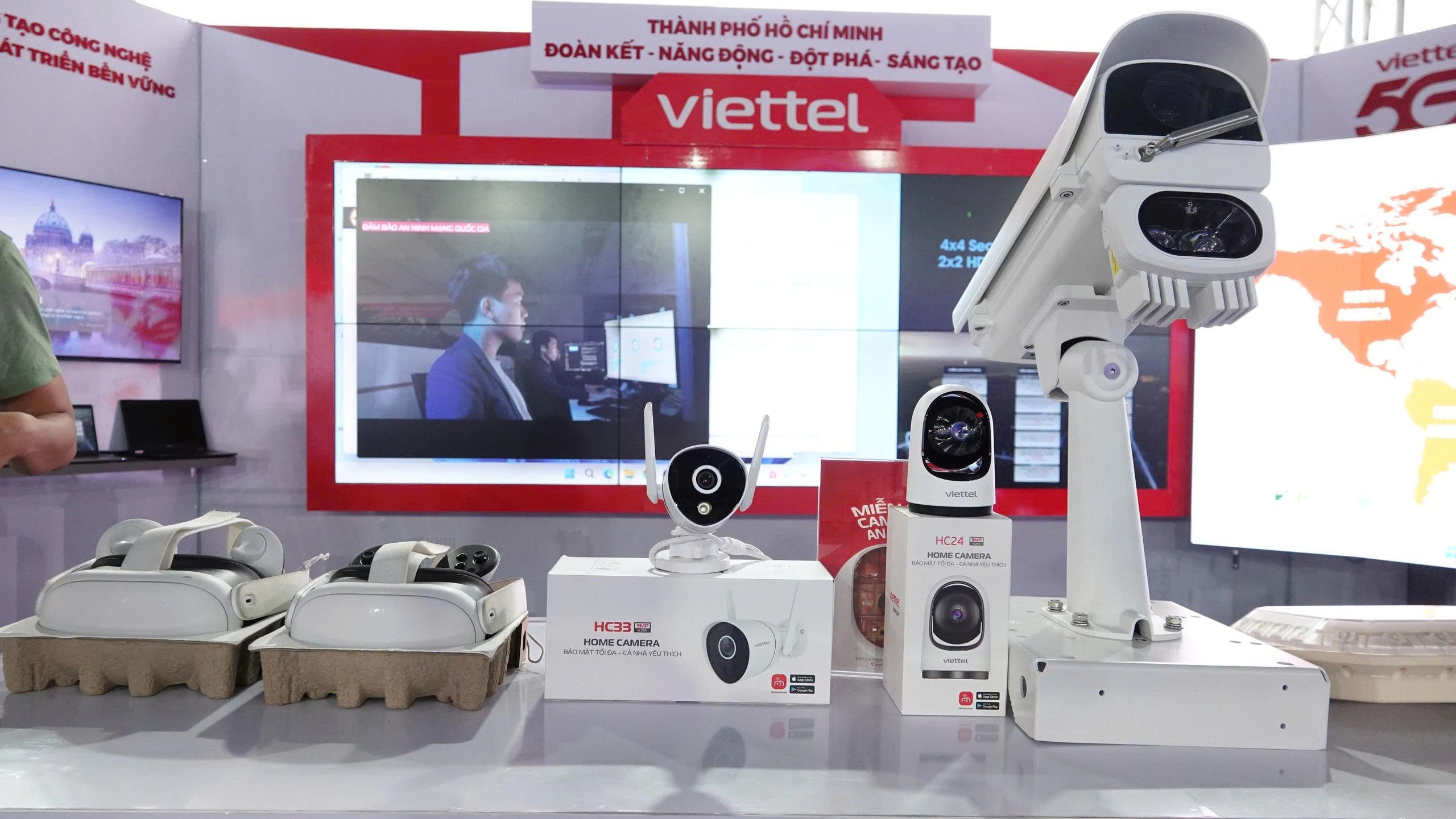 Robot, UAV, công nghệ AI hội tụ về triển lãm chào mừng Đại hội Đảng bộ TP.HCM - 5