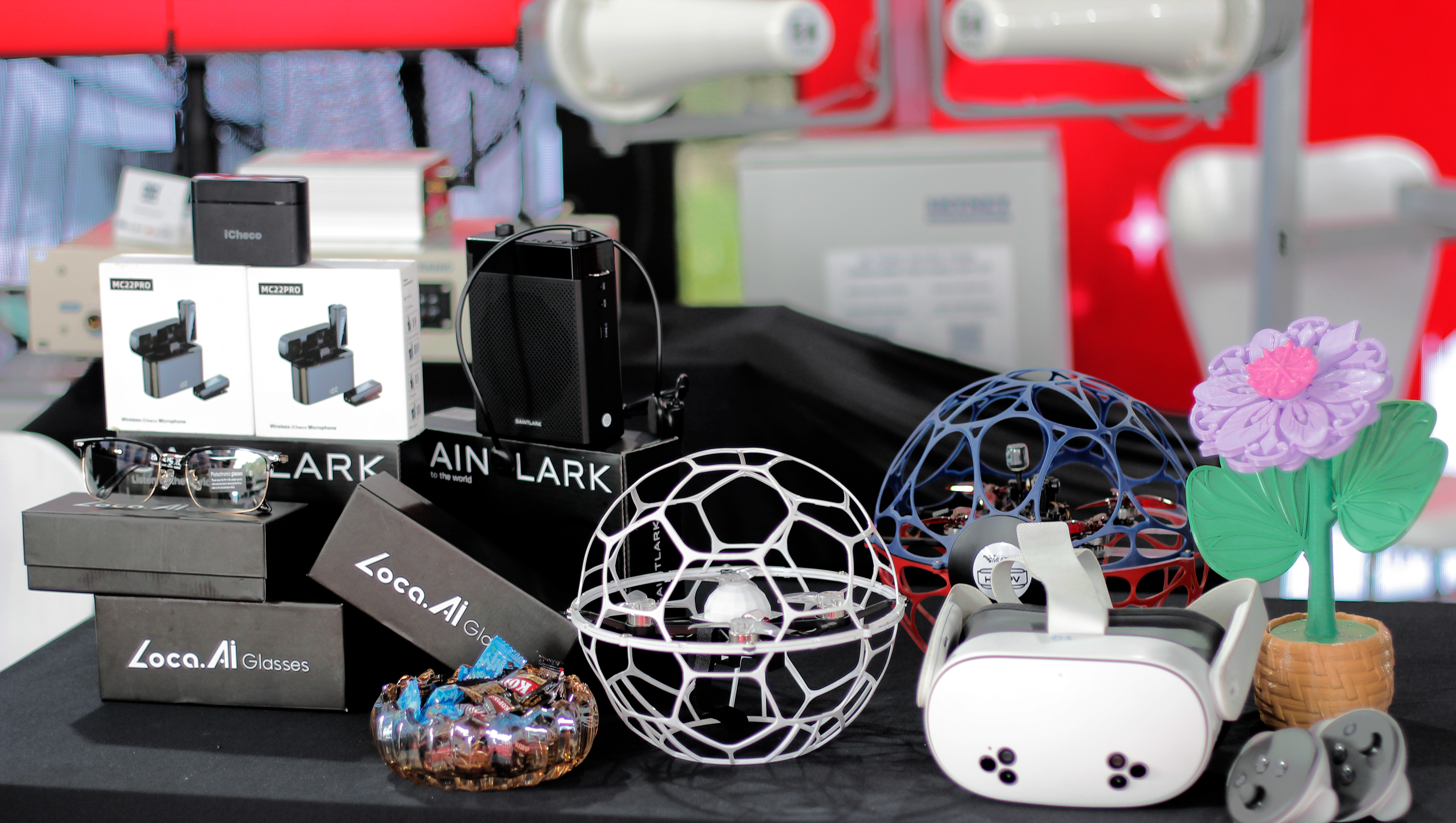 Robot, UAV, công nghệ AI hội tụ về triển lãm chào mừng Đại hội Đảng bộ TP.HCM - 11