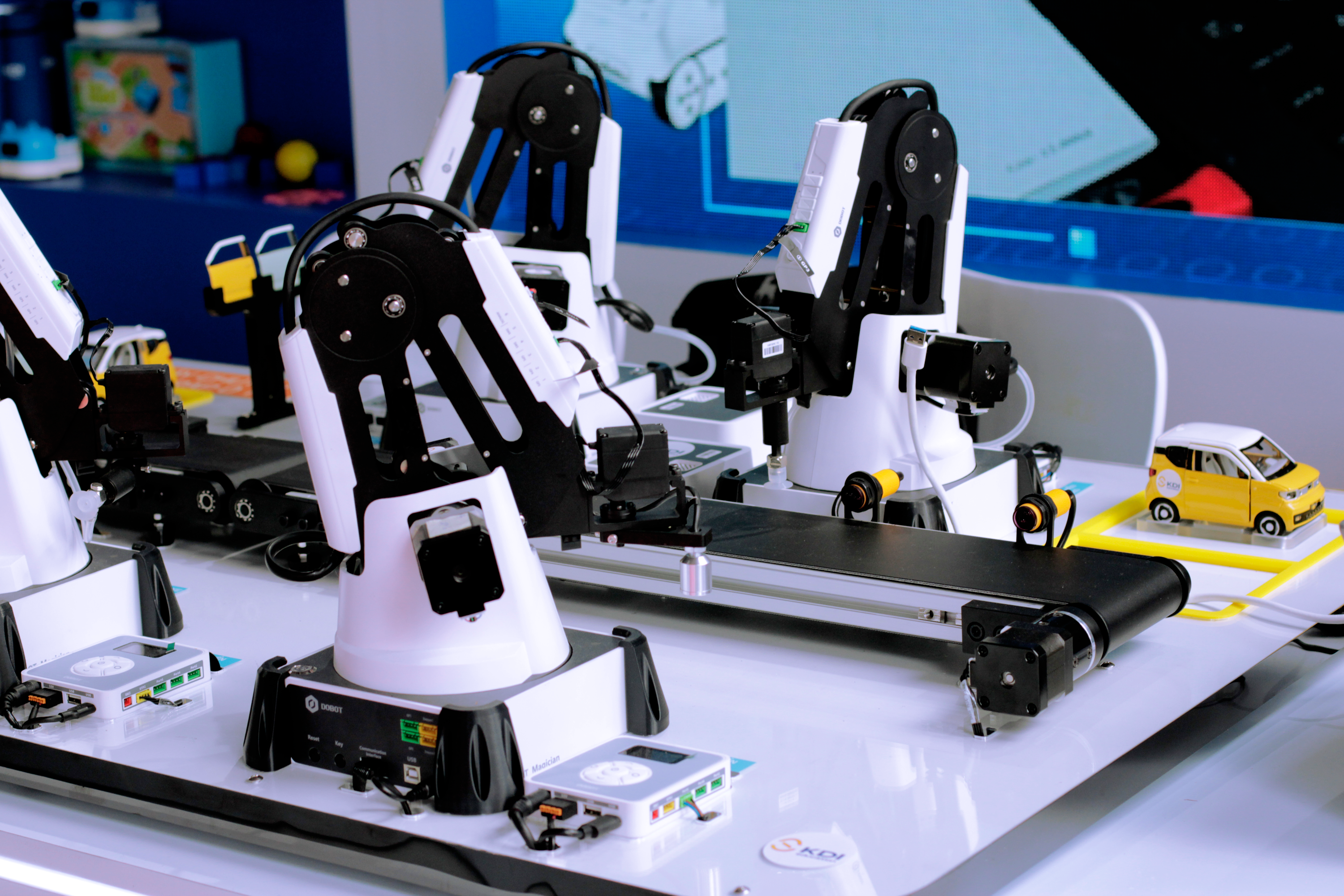 Robot, UAV, công nghệ AI hội tụ về triển lãm chào mừng Đại hội Đảng bộ TP.HCM - 4