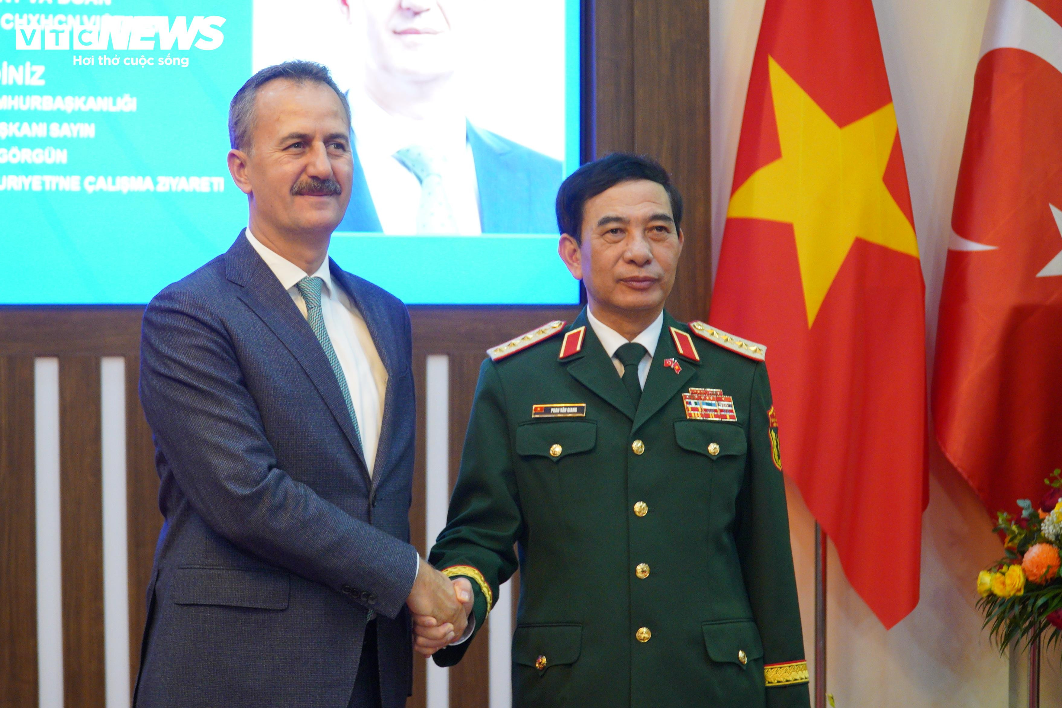 Đại tướng Phan Văn Giang tiếp Chủ tịch Cơ quan Công nghiệp quốc phòng Thổ Nhĩ Kỳ - 7