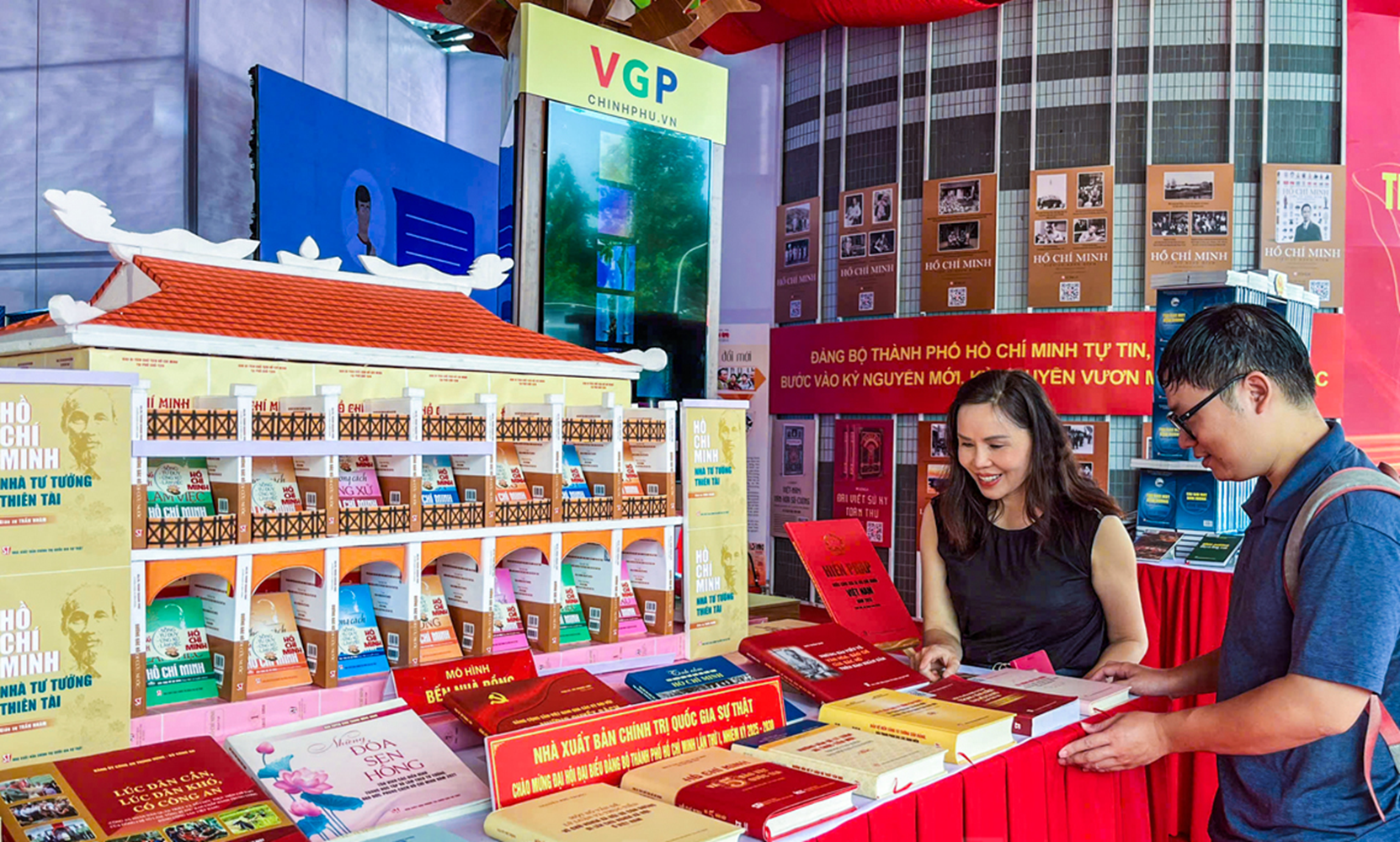 Toàn cảnh phiên trù bị Đại hội Đại biểu Đảng bộ TP.HCM nhiệm kỳ 2025 - 2030 - 19