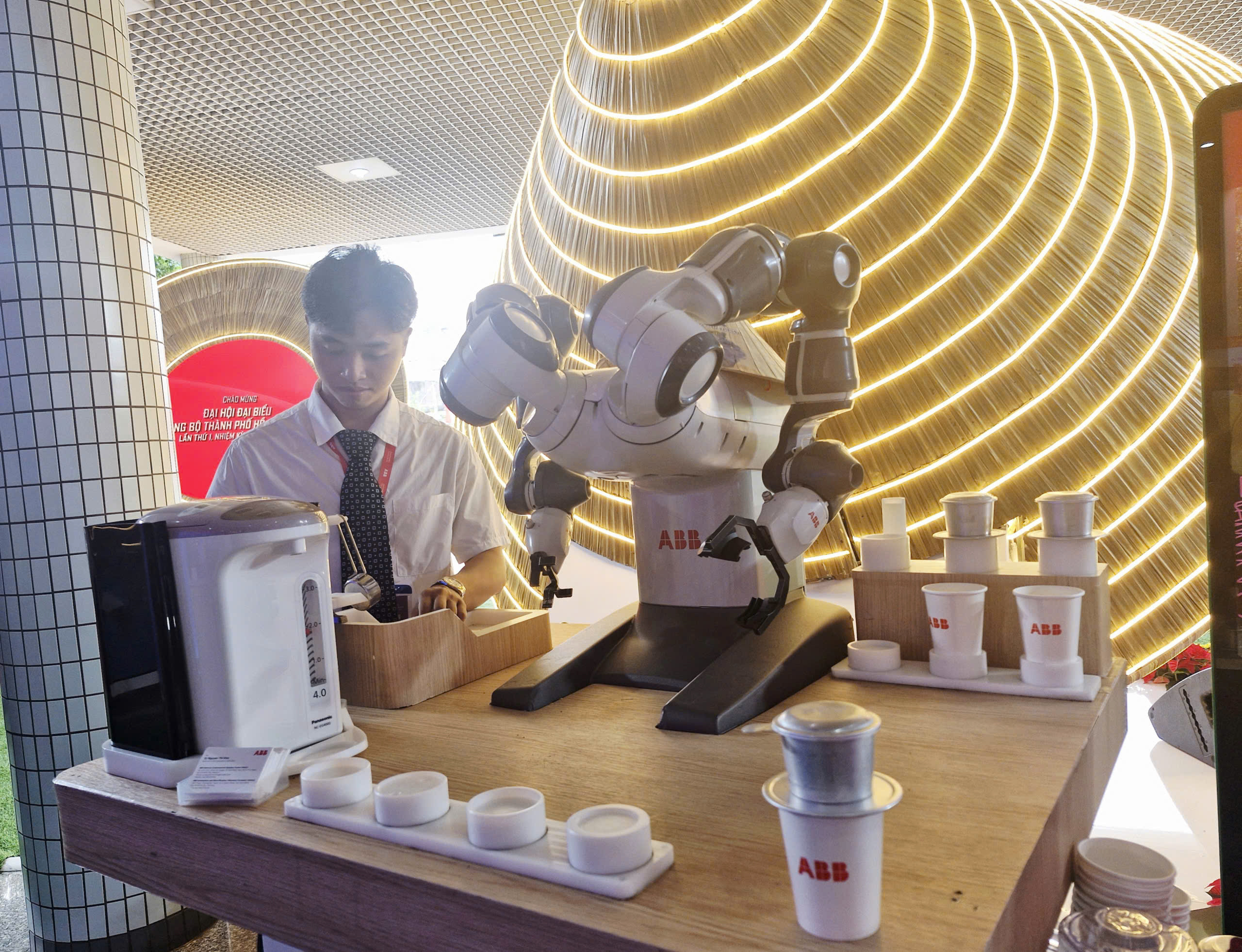 Toàn cảnh phiên trù bị Đại hội Đại biểu Đảng bộ TP.HCM nhiệm kỳ 2025 - 2030 - 16