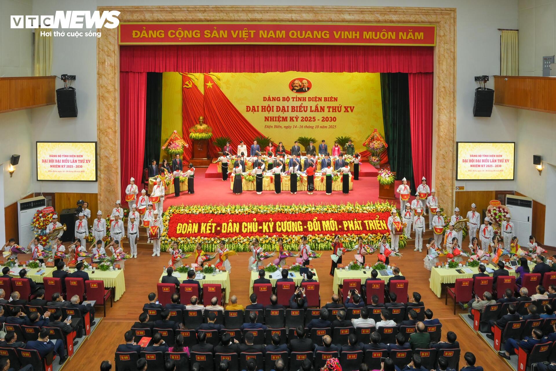 Khai mạc Đại hội Đảng bộ tỉnh Điện Biên lần thứ XV - 1