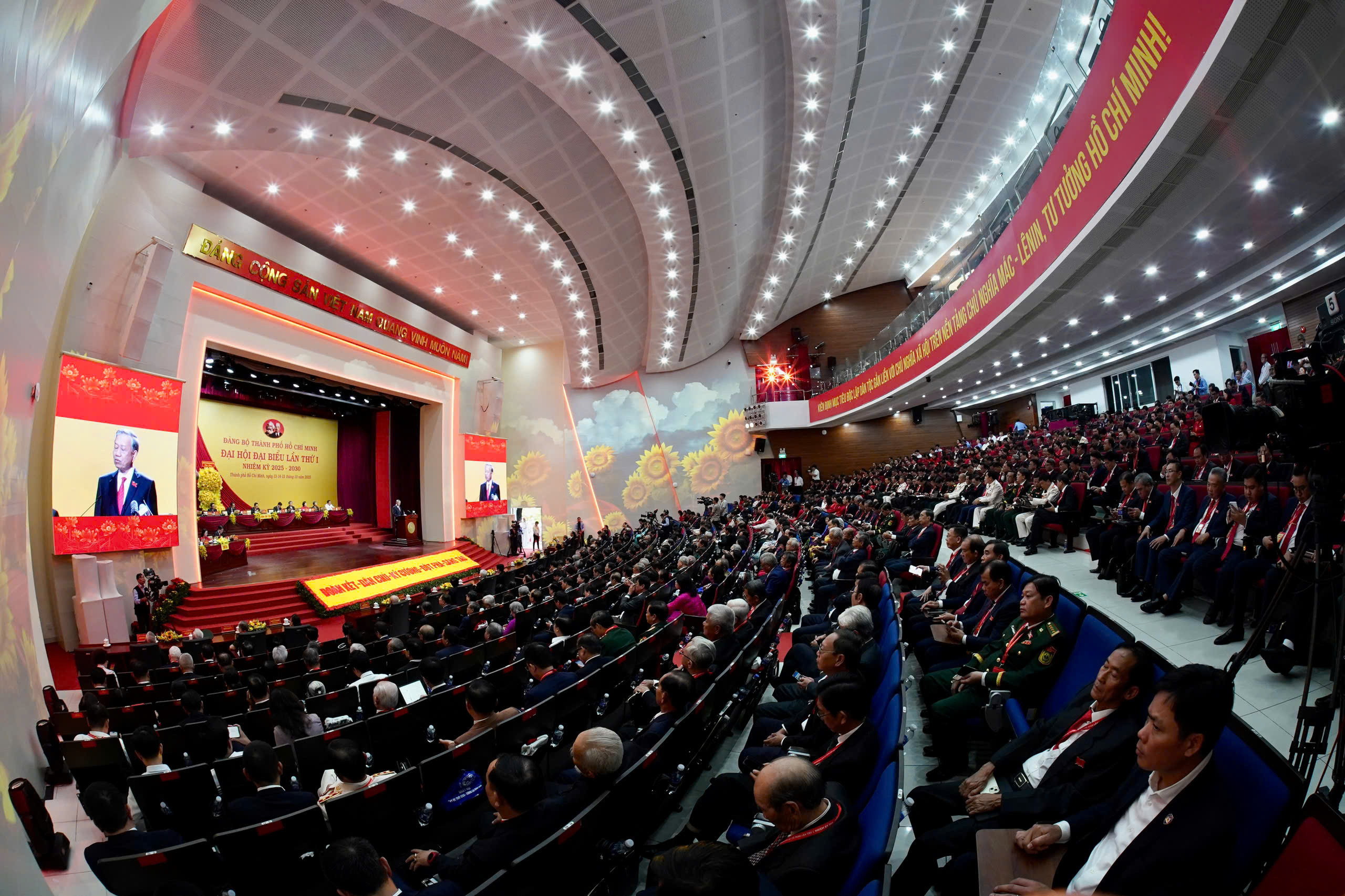 Nhìn lại toàn cảnh Đại hội Đảng bộ TP.HCM lần thứ I, nhiệm kỳ 2025-2030 - 6
