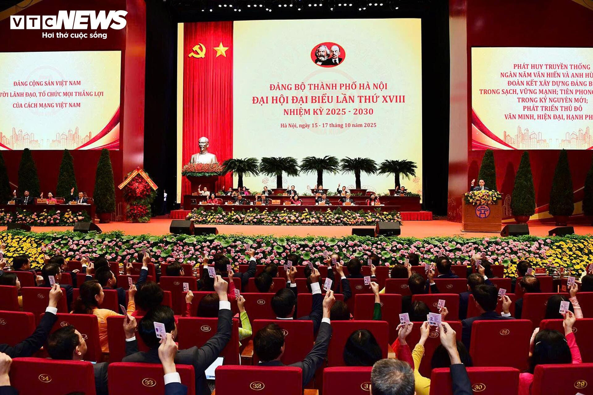 Bế mạc Đại hội đại biểu Đảng bộ TP Hà Nội khóa XVIII, nhiệm kỳ 2025-2030 - 8