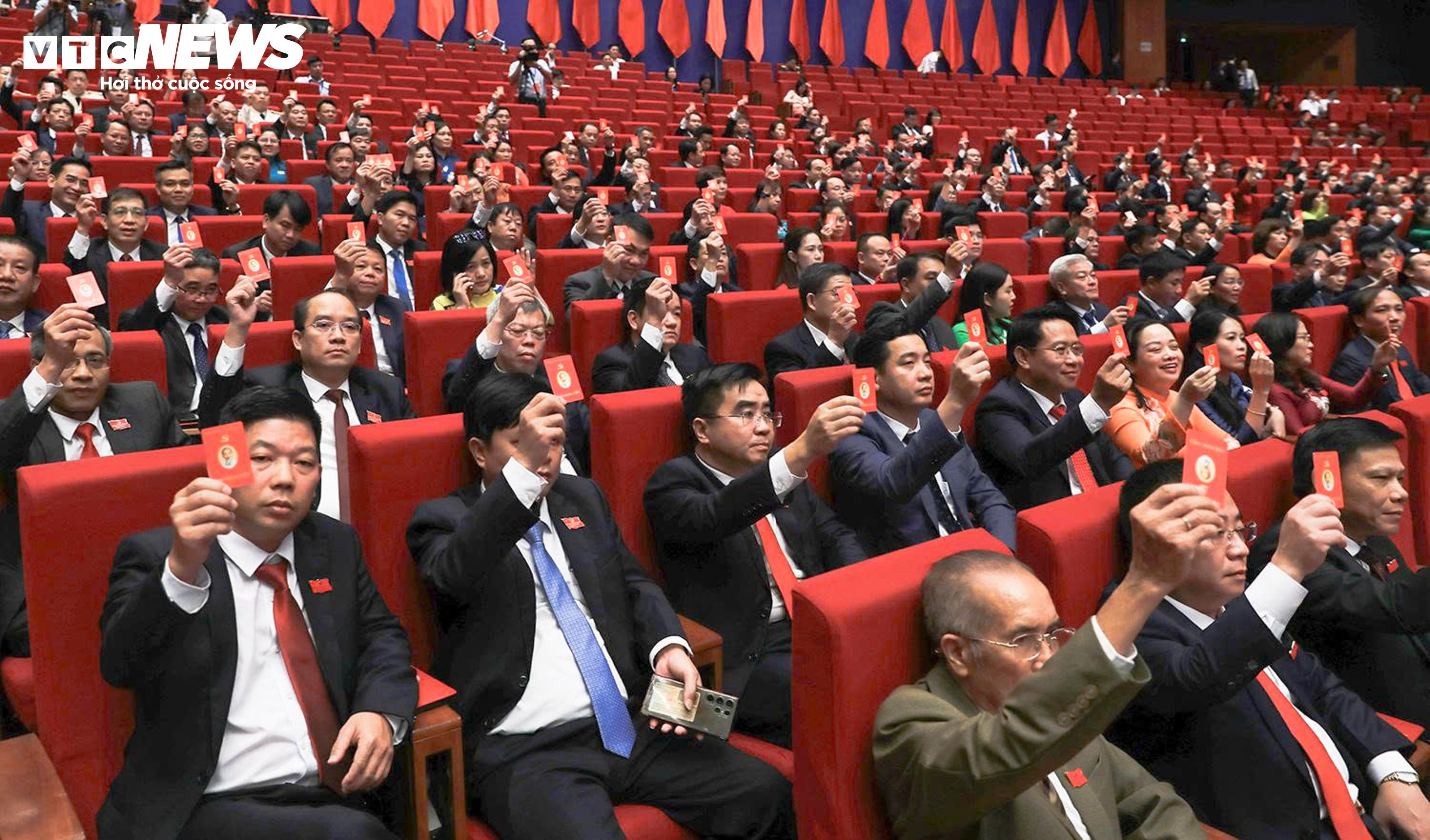 Bế mạc Đại hội đại biểu Đảng bộ TP Hà Nội khóa XVIII, nhiệm kỳ 2025-2030 - 9