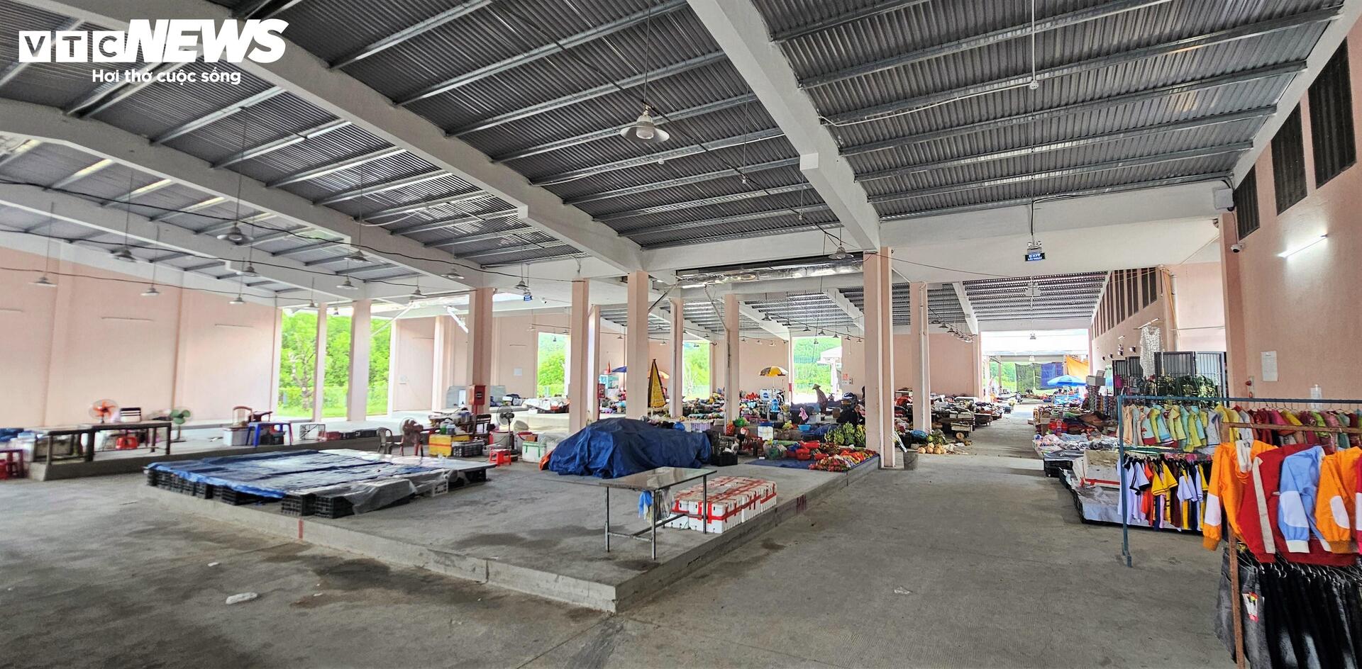 Những khu chợ tiền tỷ tại Gia Lai: Vắng bóng người mua, lưa thưa người bán - 5