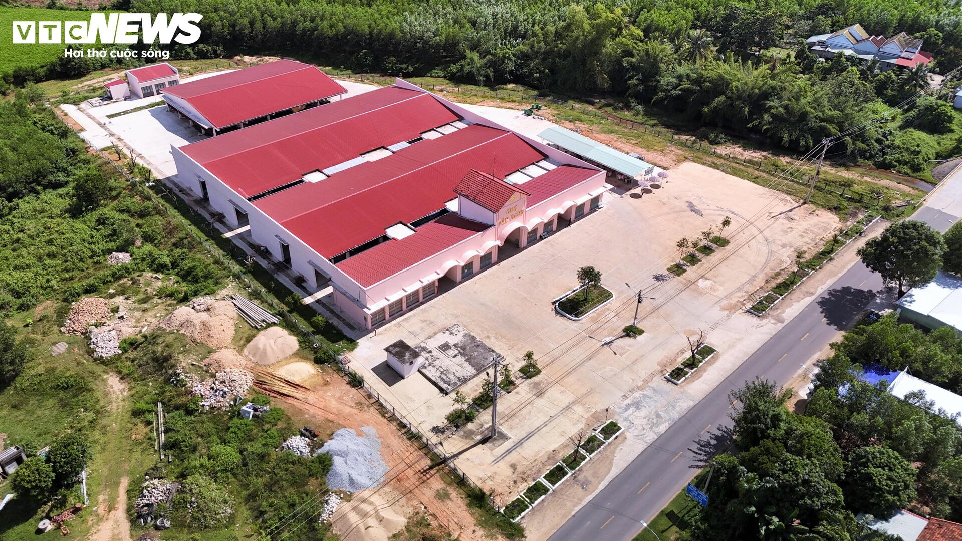 Những khu chợ tiền tỷ tại Gia Lai: Vắng bóng người mua, lưa thưa người bán - 2