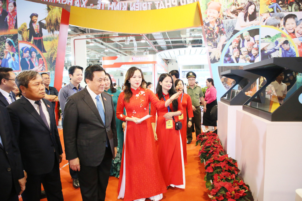 Triển lãm thành tựu kinh tế - xã hội Quảng Ninh: Khẳng định tầm vóc, vị thế mới - 3