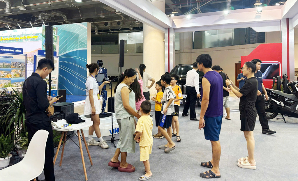 Triển lãm thành tựu kinh tế - xã hội Quảng Ninh: Khẳng định tầm vóc, vị thế mới - 10