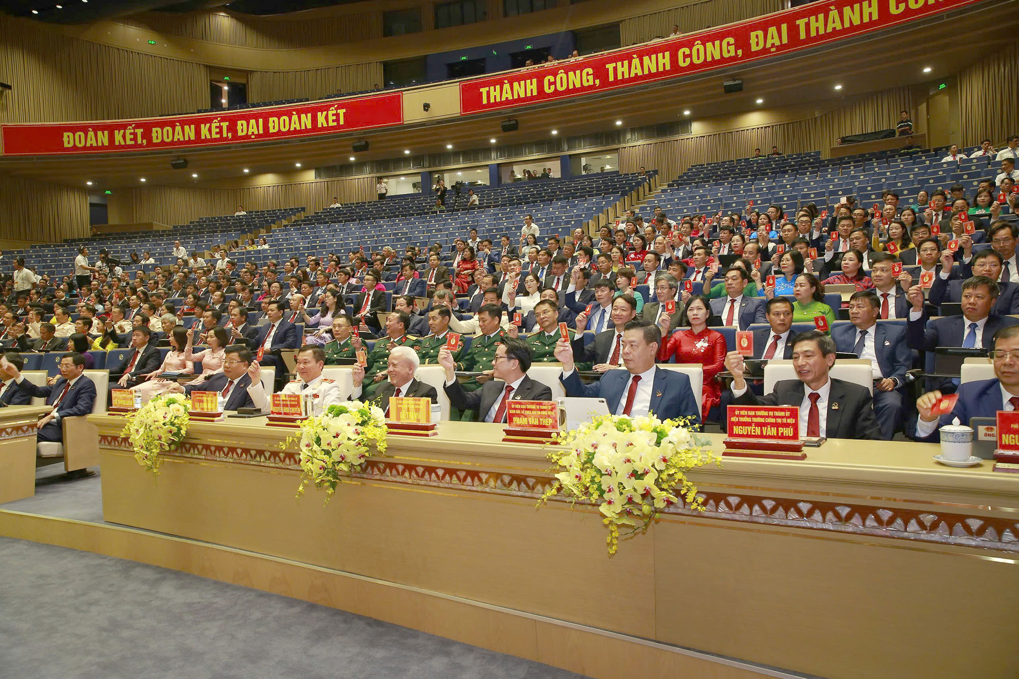 Toàn cảnh phiên trù bị Đại hội đại biểu Đảng bộ Hải Phòng lần thứ I - 6