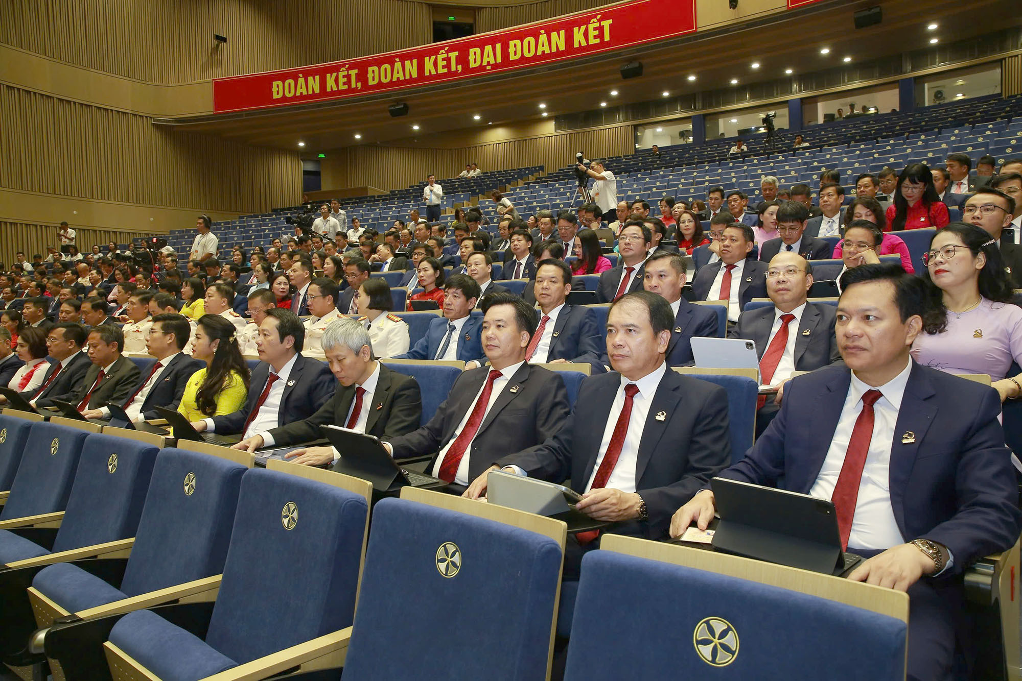 Toàn cảnh phiên trù bị Đại hội đại biểu Đảng bộ Hải Phòng lần thứ I - 8