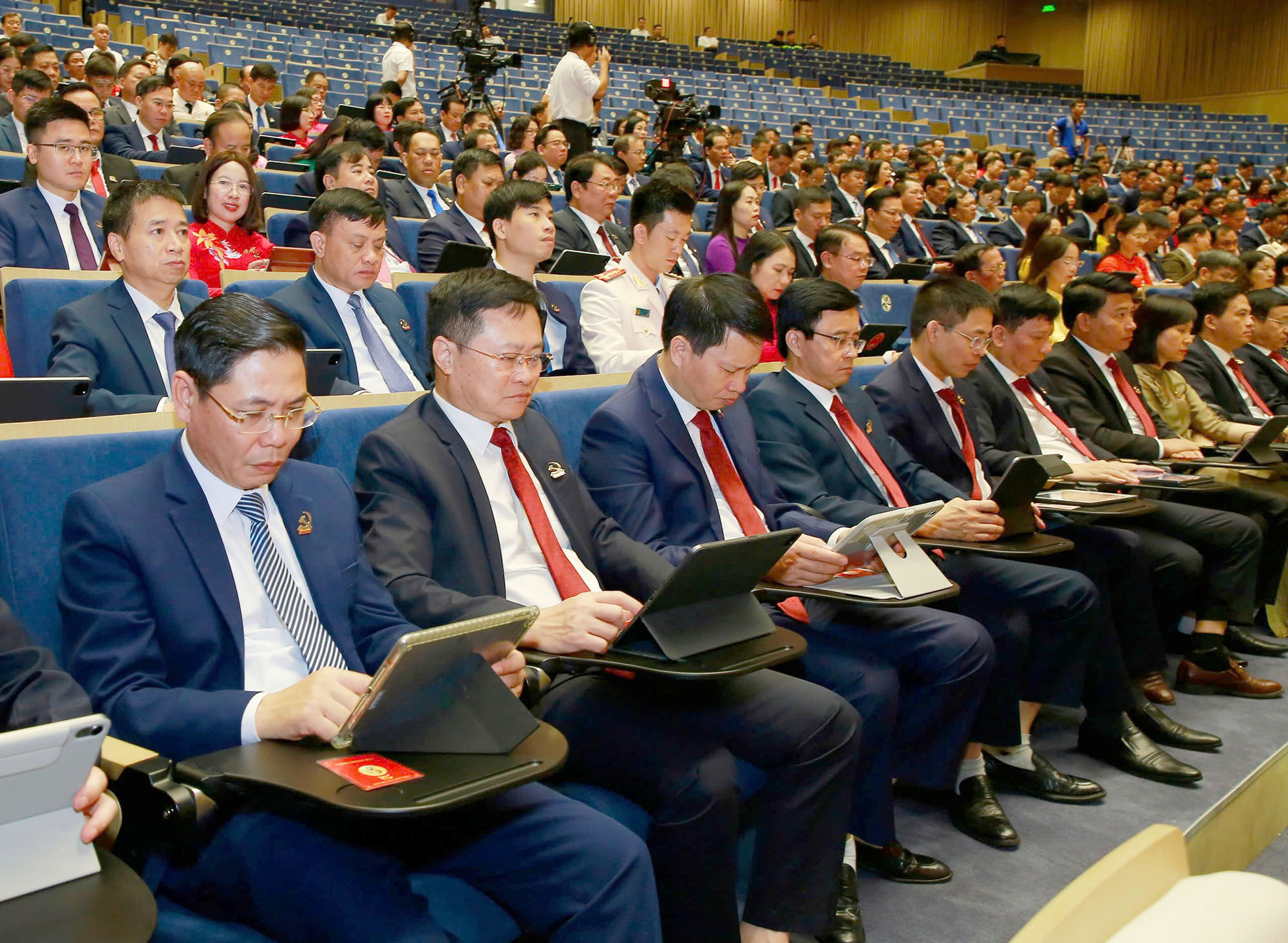 Toàn cảnh phiên trù bị Đại hội đại biểu Đảng bộ Hải Phòng lần thứ I - 9