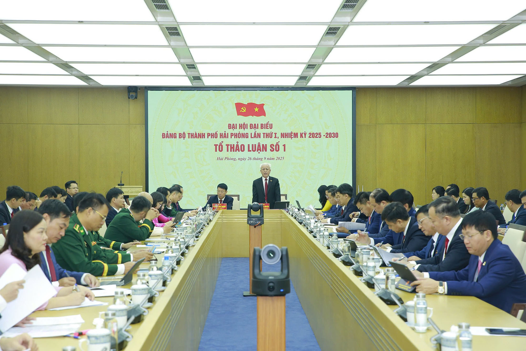 Toàn cảnh phiên trù bị Đại hội đại biểu Đảng bộ Hải Phòng lần thứ I - 11