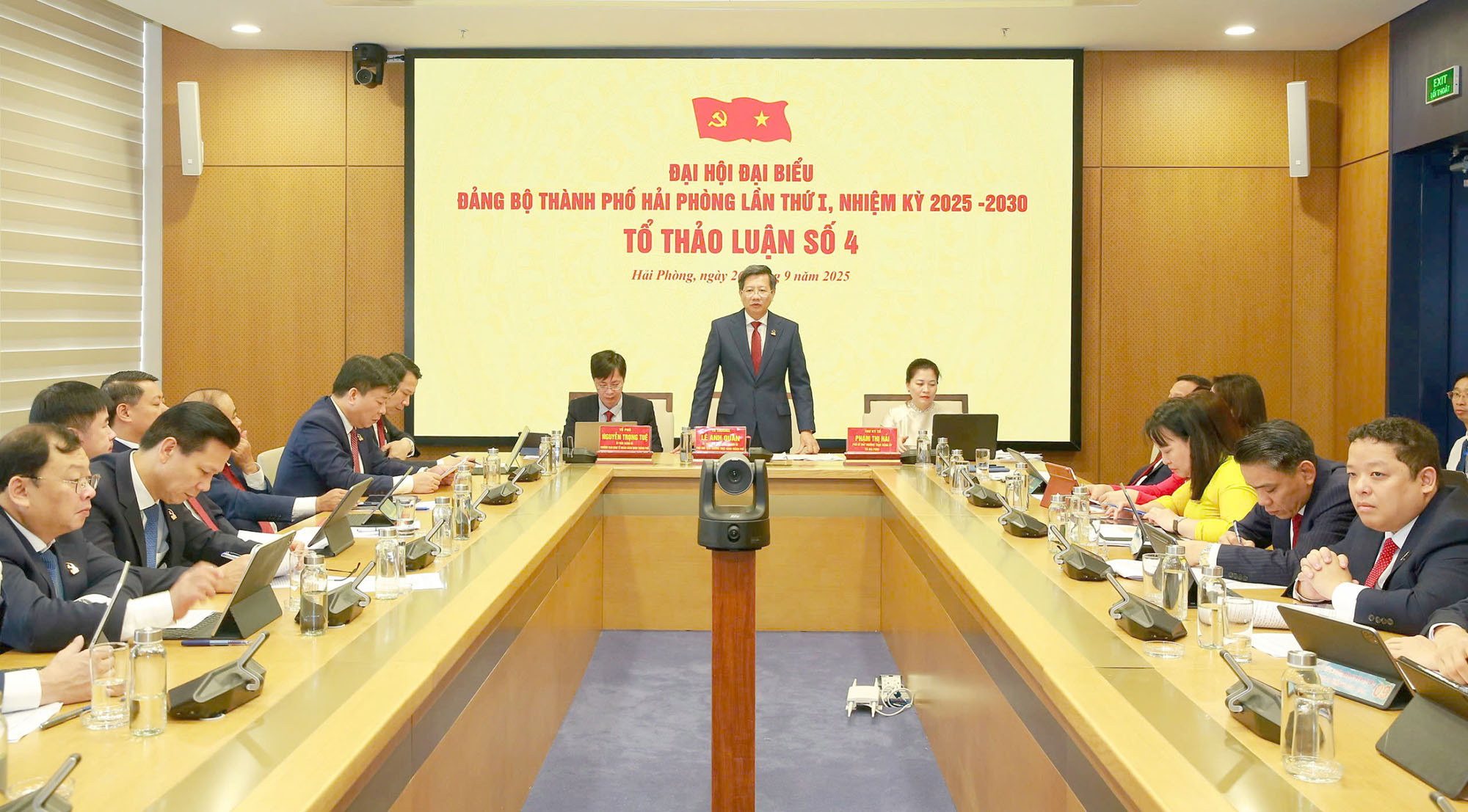 Toàn cảnh phiên trù bị Đại hội đại biểu Đảng bộ Hải Phòng lần thứ I - 12