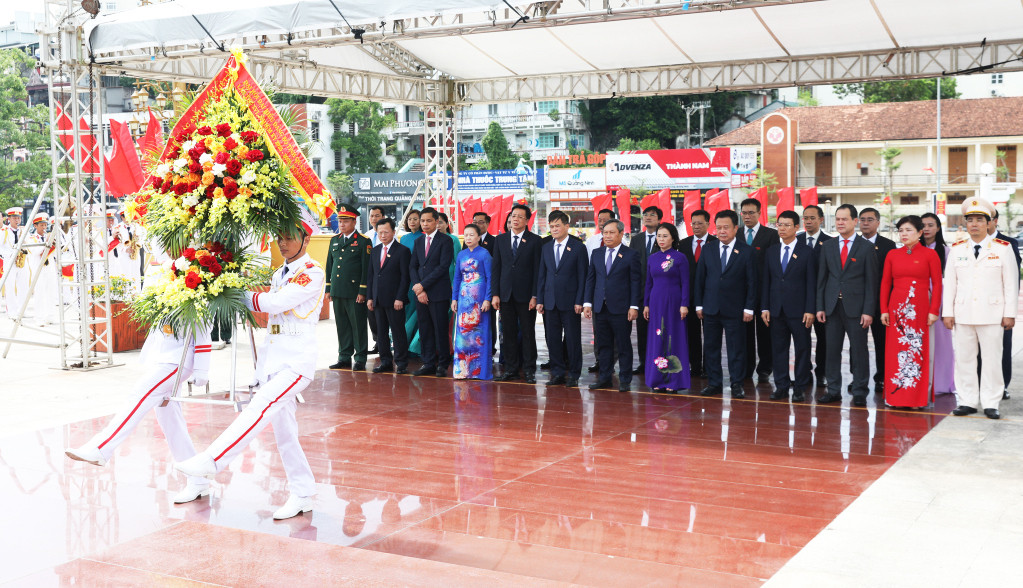 Toàn cảnh phiên trù bị Đại hội đại biểu Đảng bộ tỉnh Quảng Ninh lần thứ XVI - 1