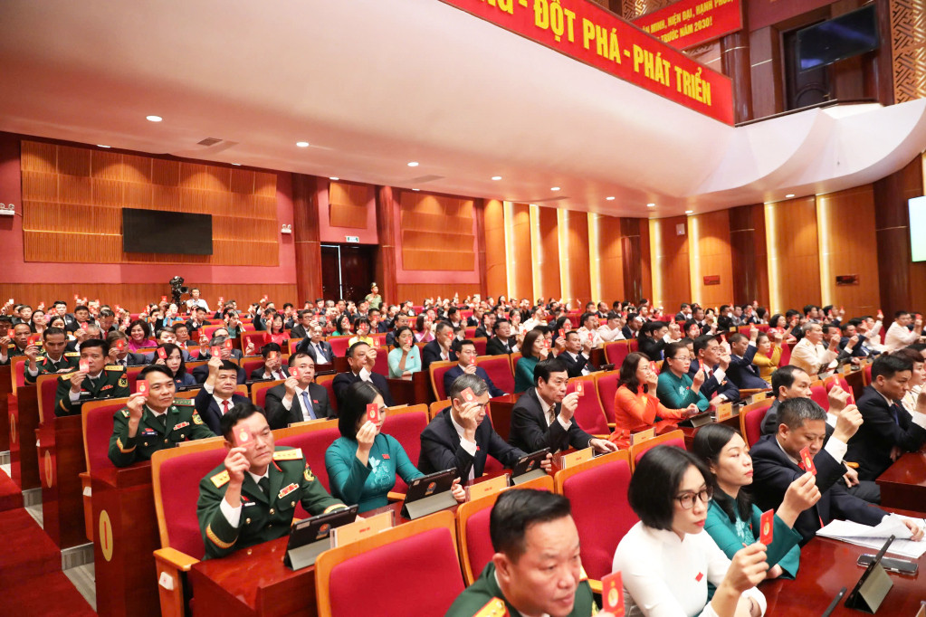 Toàn cảnh phiên trù bị Đại hội đại biểu Đảng bộ tỉnh Quảng Ninh lần thứ XVI - 4