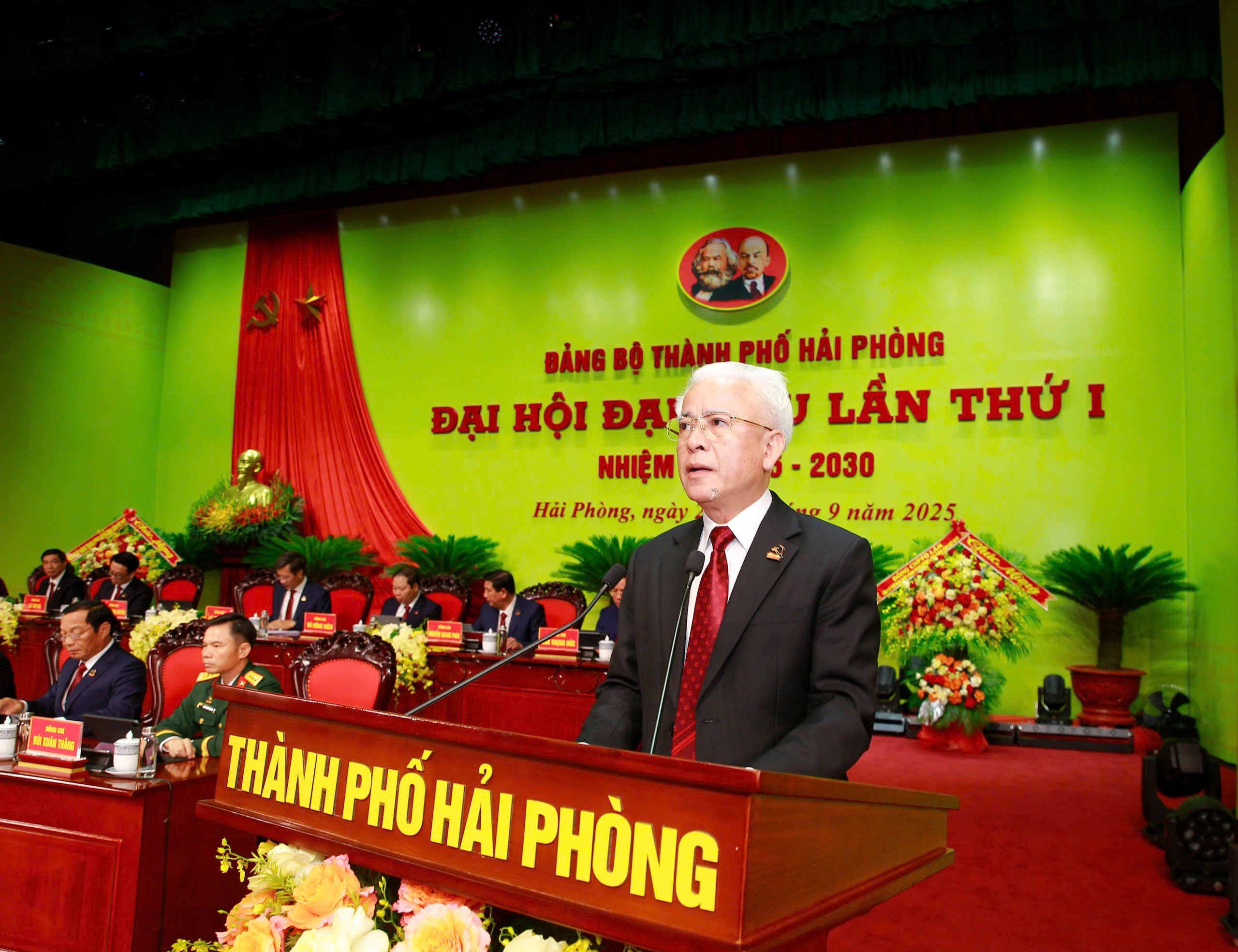 Toàn cảnh phiên trù bị Đại hội đại biểu Đảng bộ Hải Phòng lần thứ I - 10