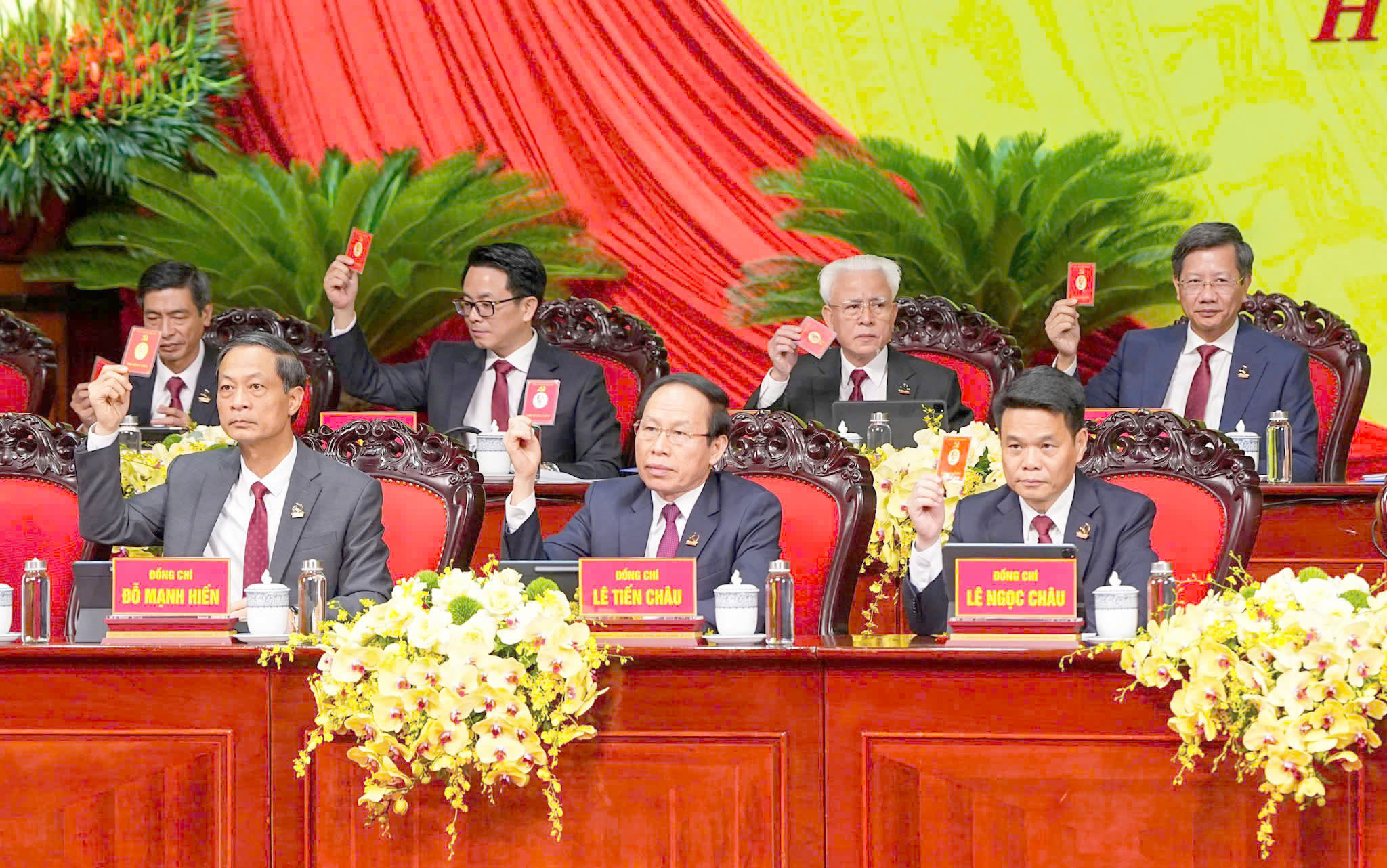 Toàn cảnh phiên trù bị Đại hội đại biểu Đảng bộ Hải Phòng lần thứ I - 14