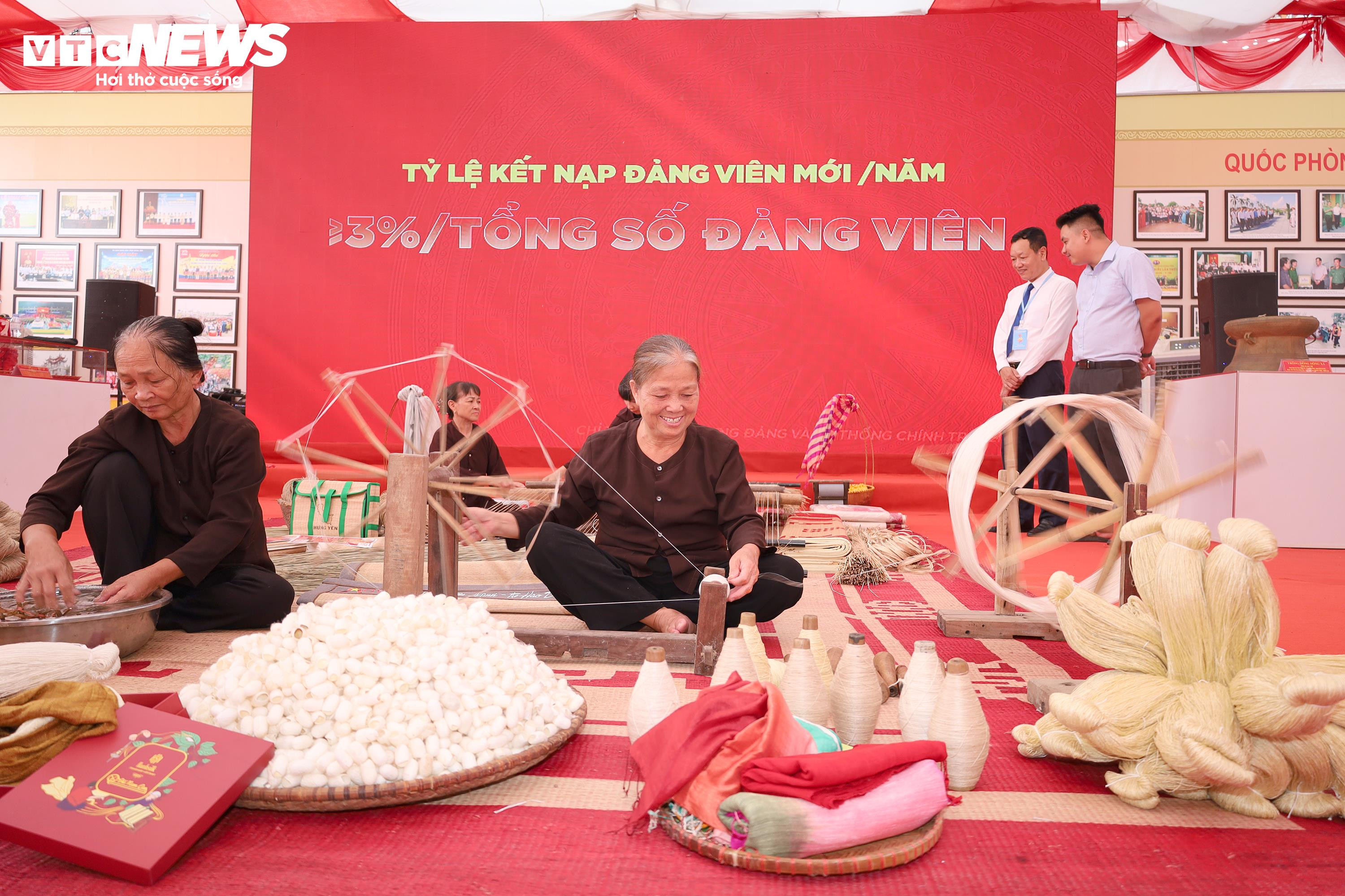 Hưng Yên giới thiệu sản phẩm, thành tựu nổi bật chào mừng Đại hội Đảng bộ tỉnh - 8