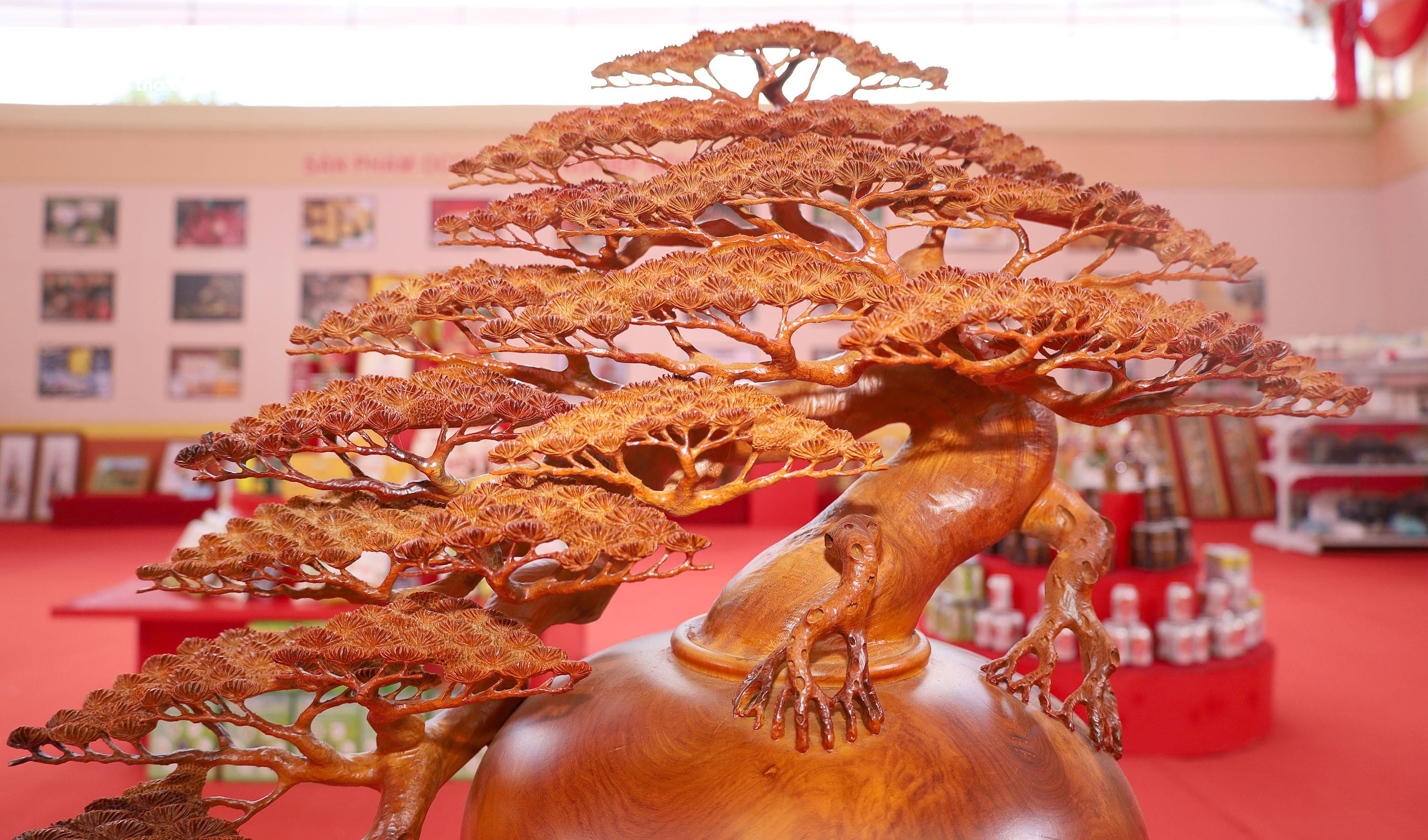 Hưng Yên giới thiệu sản phẩm, thành tựu nổi bật chào mừng Đại hội Đảng bộ tỉnh - 11