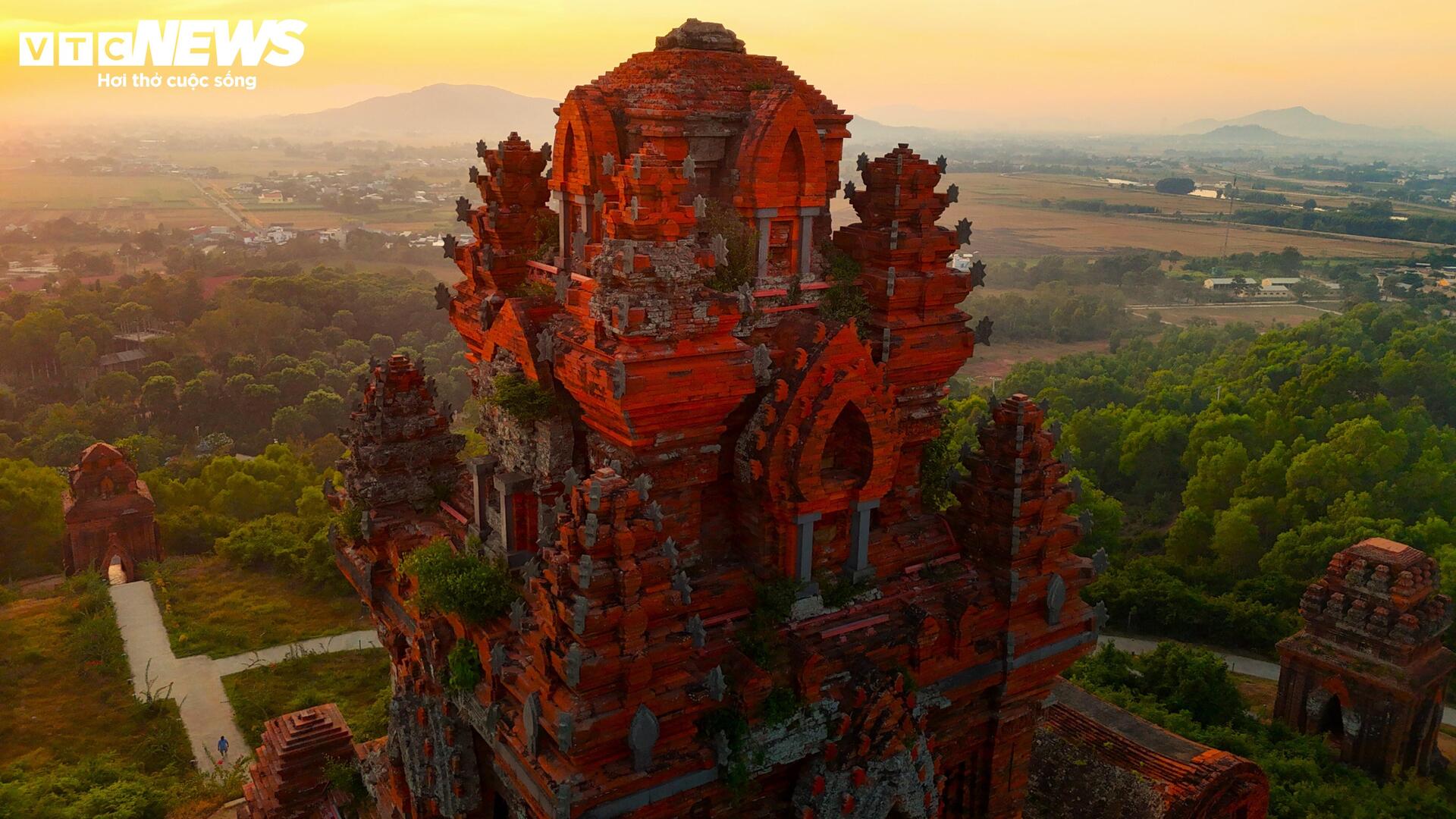 Watch Vietnam's coastal city make it into the world's top destinations in 2026 - 16
