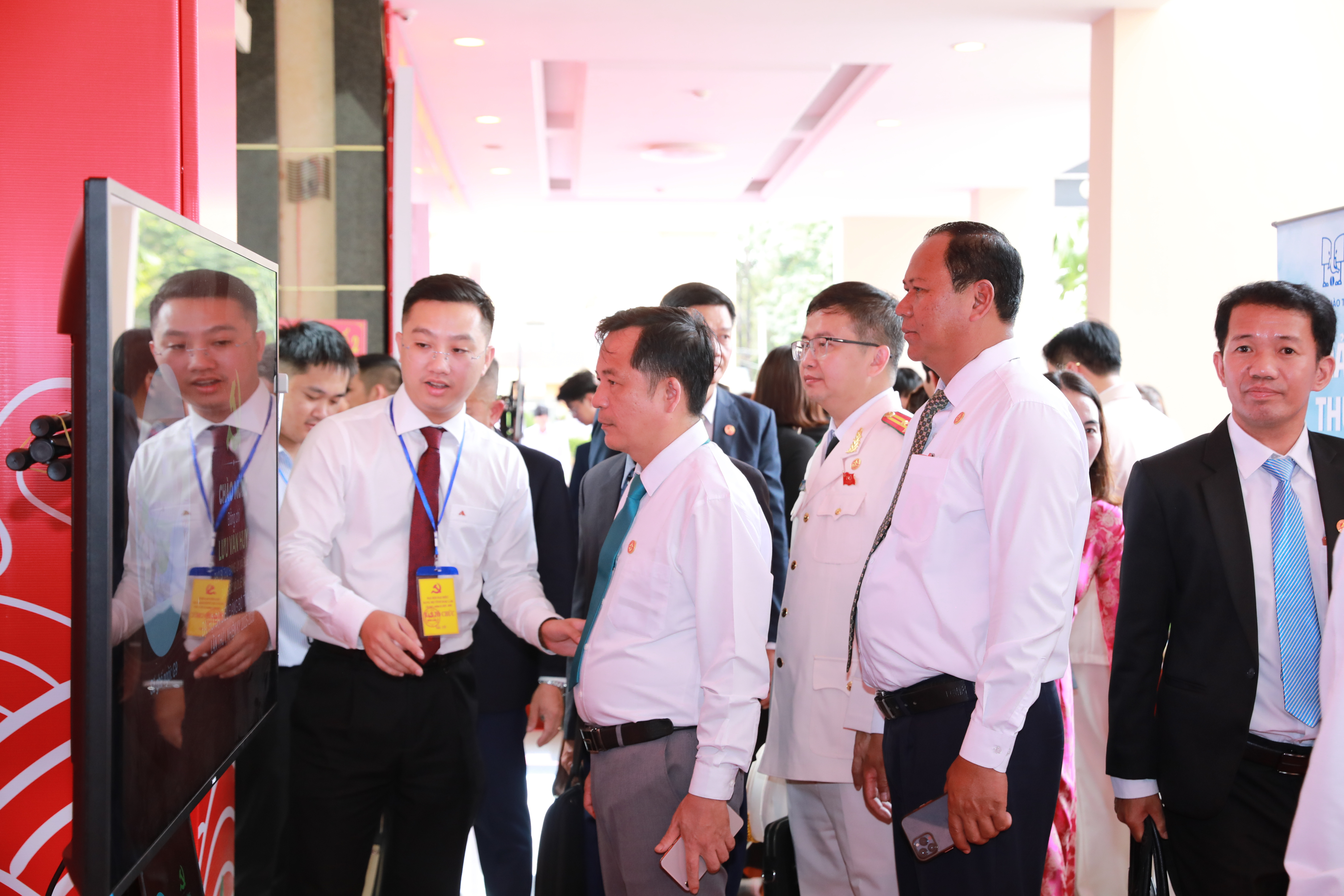 Sử dụng công nghệ AI để điểm danh đại biểu dự Đại hội Đảng bộ tỉnh Đắk Lắk - 3