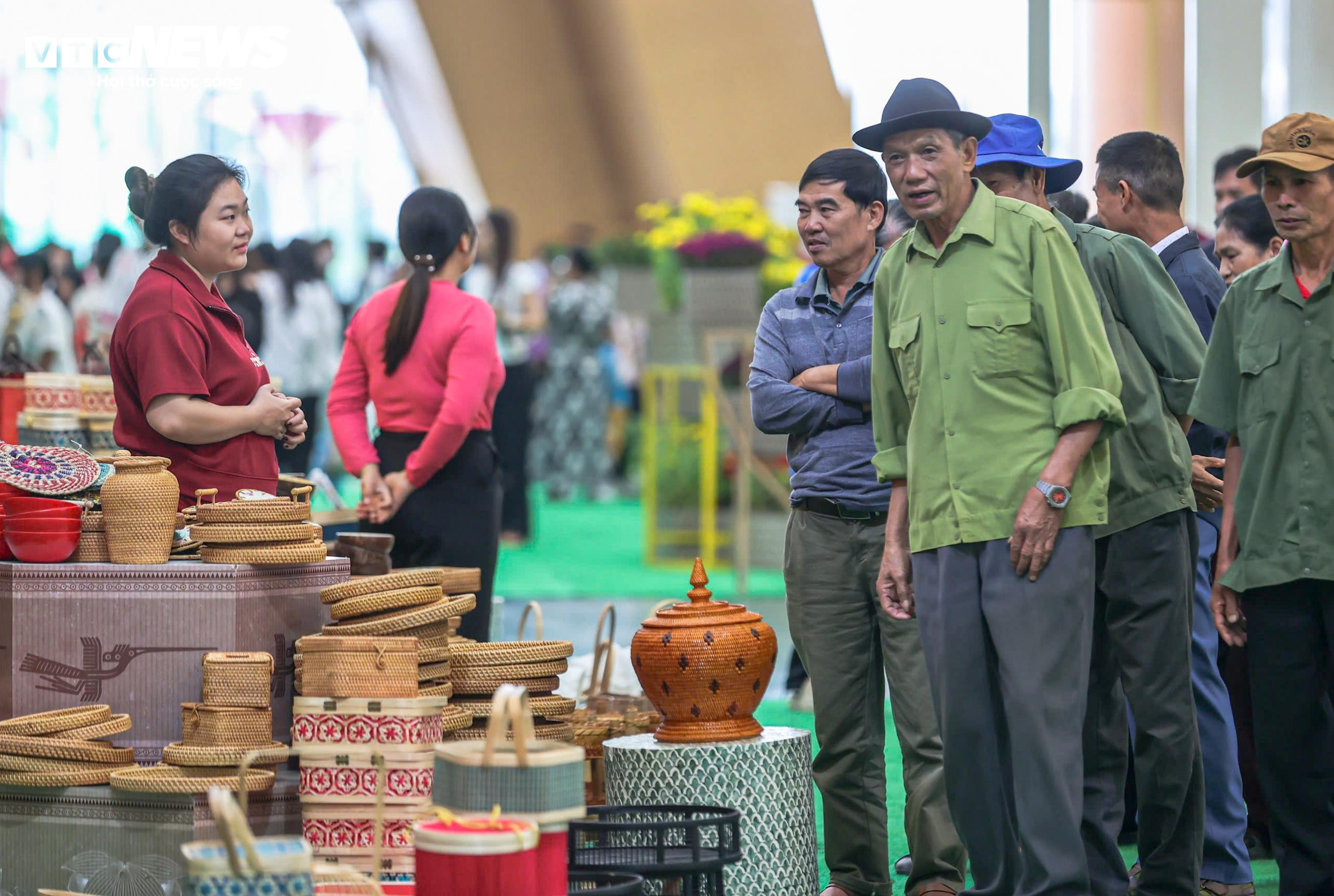 Nón làng Chuông, gốm Bát Tràng, quạt Chàng Sơn... hội tụ tại Hội chợ Mùa thu - 13
