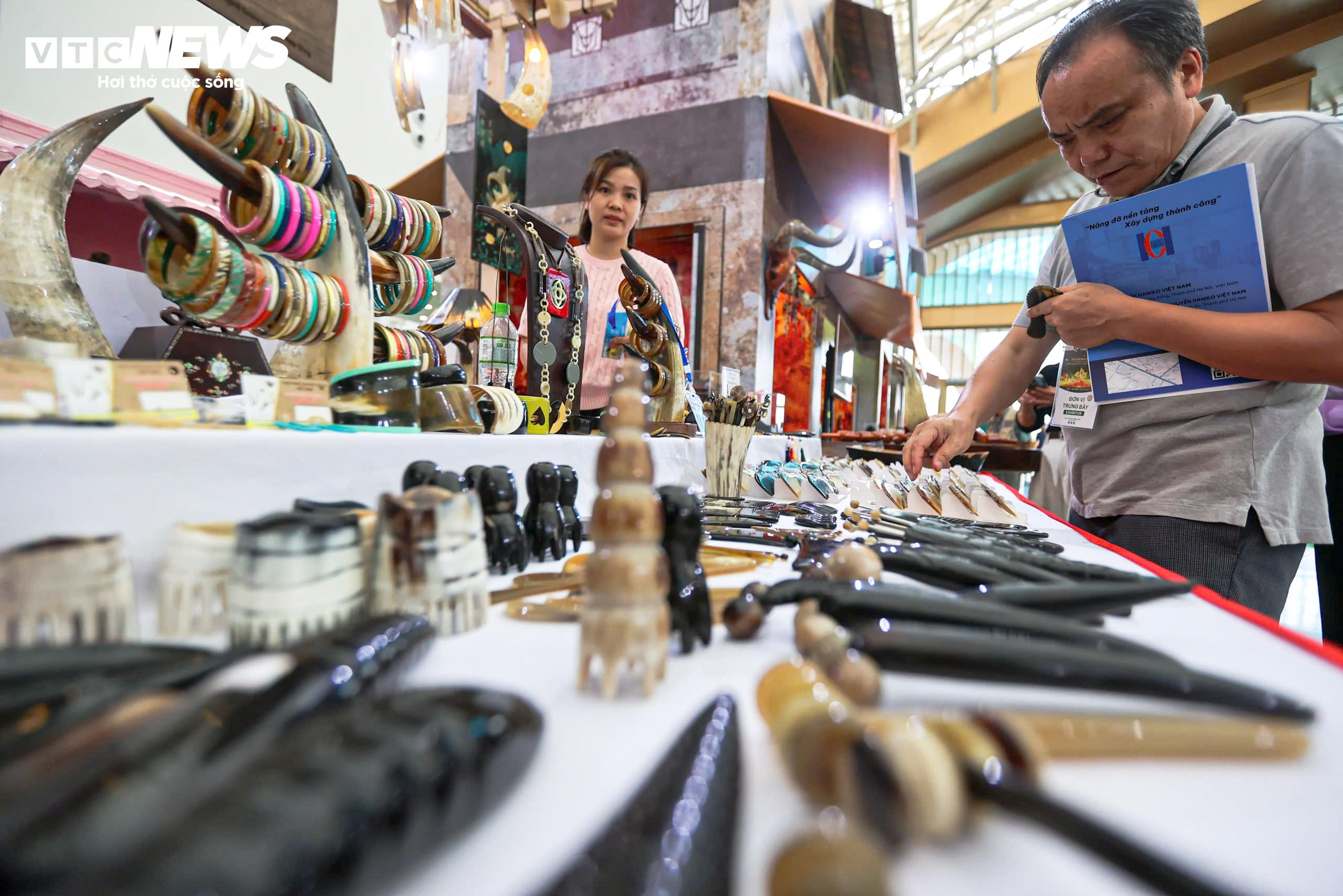 Nón làng Chuông, gốm Bát Tràng, quạt Chàng Sơn... hội tụ tại Hội chợ Mùa thu - 14