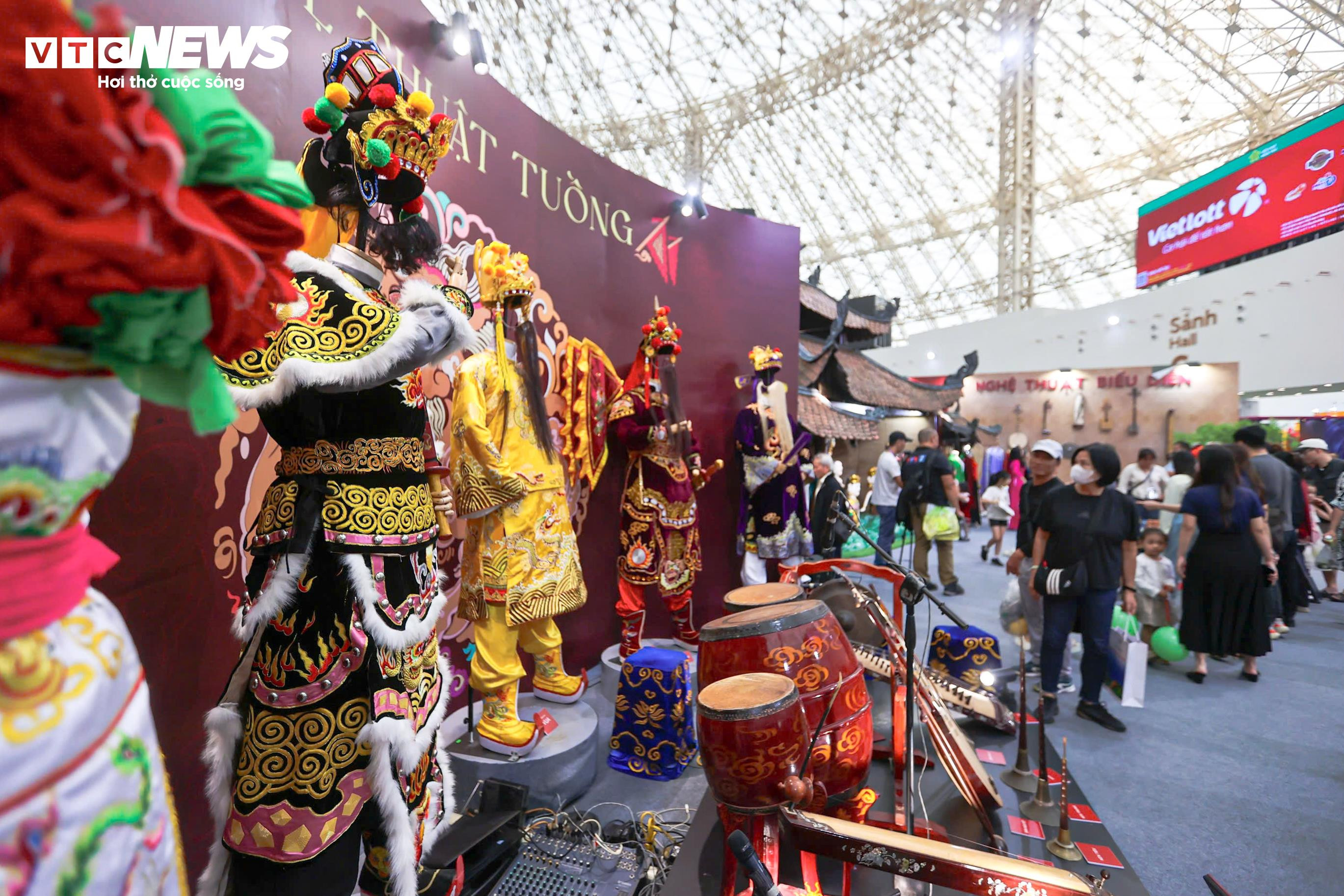 Thủ tướng Phạm Minh Chính dự lễ bế mạc Hội chợ mùa Thu lần thứ nhất - 2025 - 7