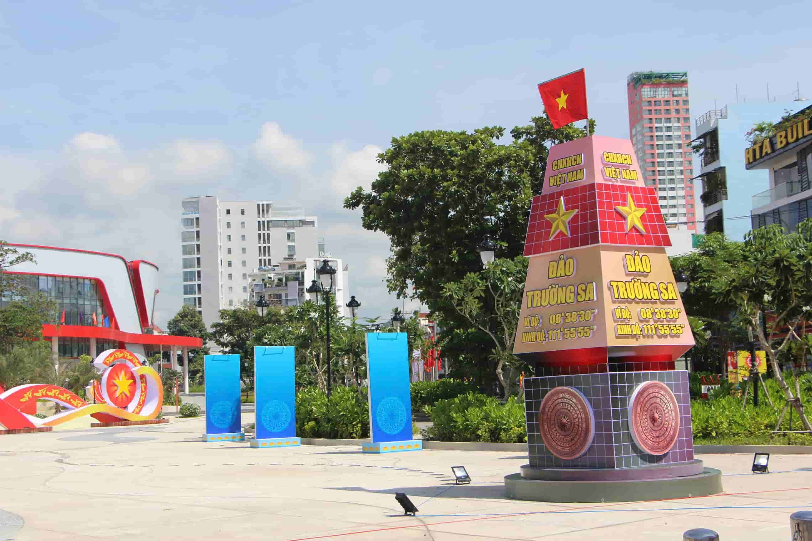 Khánh Hòa 'thay áo mới' chào mừng Đại hội đại biểu Đảng bộ tỉnh - 3