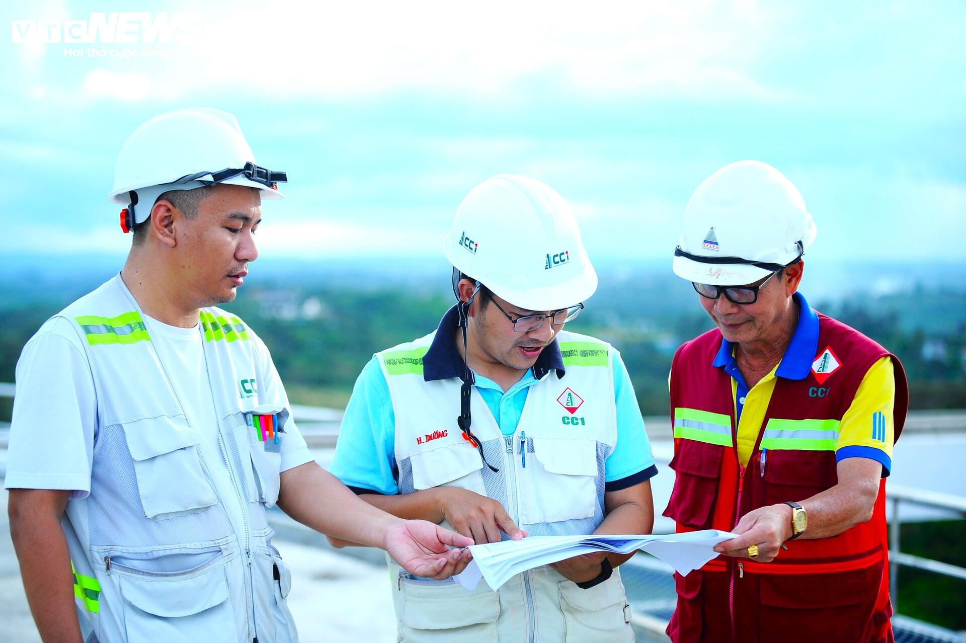 Cận cảnh bệnh viện có bãi đáp trực thăng đầu tiên ở Tây Nguyên - 12