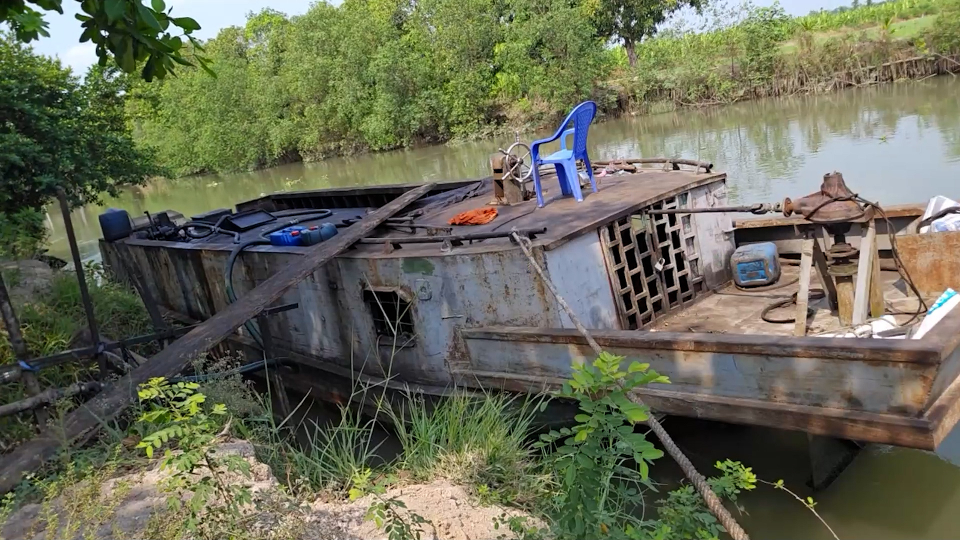 Về thủ phủ công khai dựng xưởng, nổi lửa ‘nấu’ dầu diesel bằng nhớt thải - 2