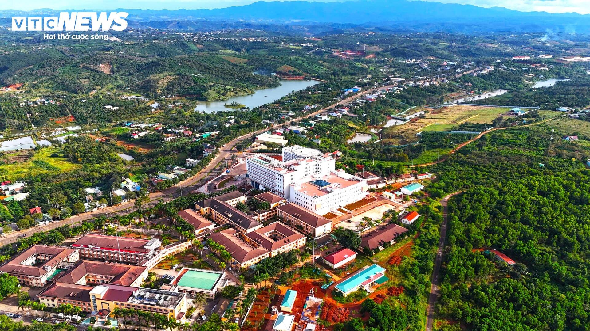 Cận cảnh bệnh viện có bãi đáp trực thăng đầu tiên ở Tây Nguyên - 3