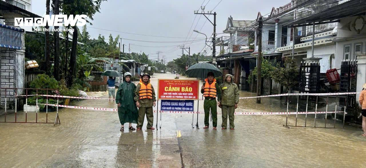 Lũ lịch sử 'nhấn chìm' nhiều bệnh viện ở Huế, nhiều nơi ở Đà Nẵng cô lập - 10