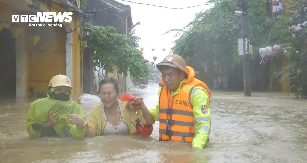 Lũ lịch sử 'nhấn chìm' nhiều bệnh viện ở Huế, nhiều nơi ở Đà Nẵng cô lập - 9