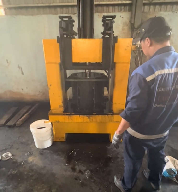 Biến nhớt đen thành dầu - thủ đoạn qua mặt nhà chức trách của công ty môi trường - 2