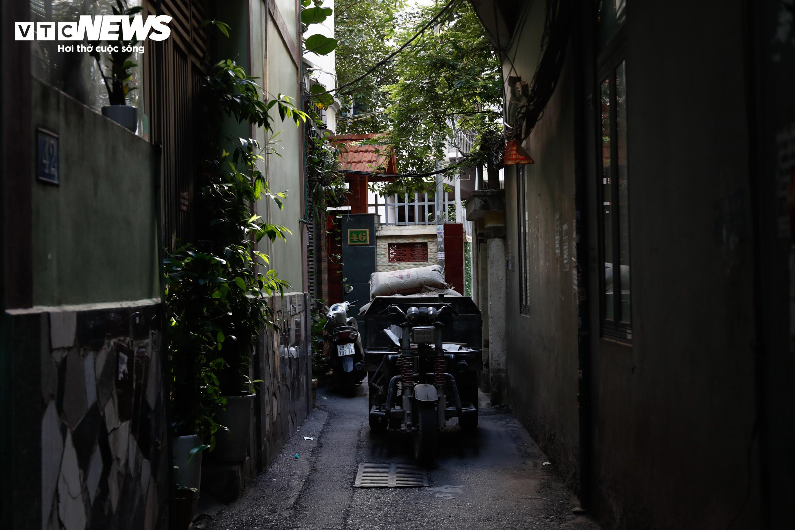 Hiểm họa rình rập khi đi qua những công trình đang xây dựng, phá dỡ ở Hà Nội - 18