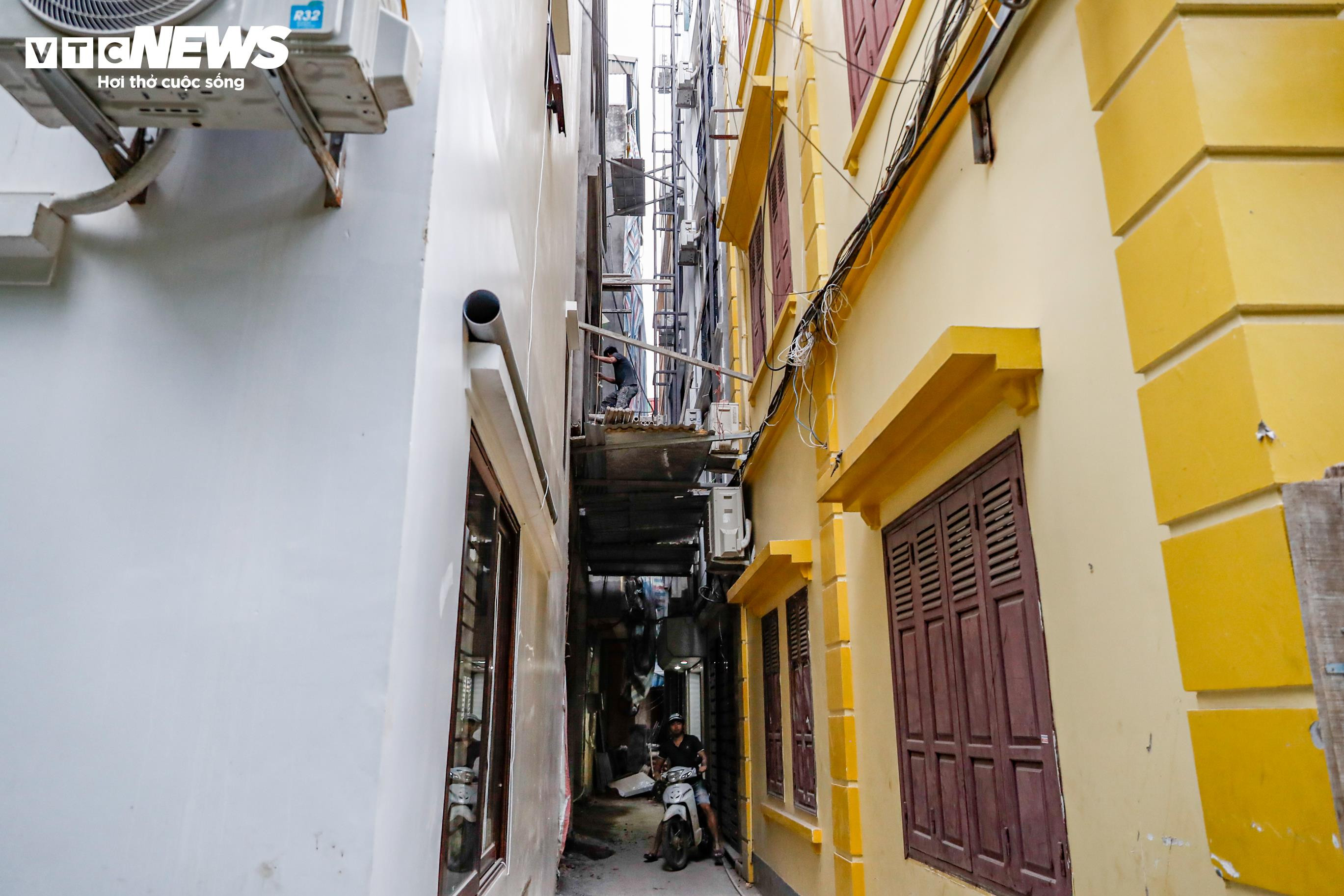 Hiểm họa rình rập khi đi qua những công trình đang xây dựng, phá dỡ ở Hà Nội - 10