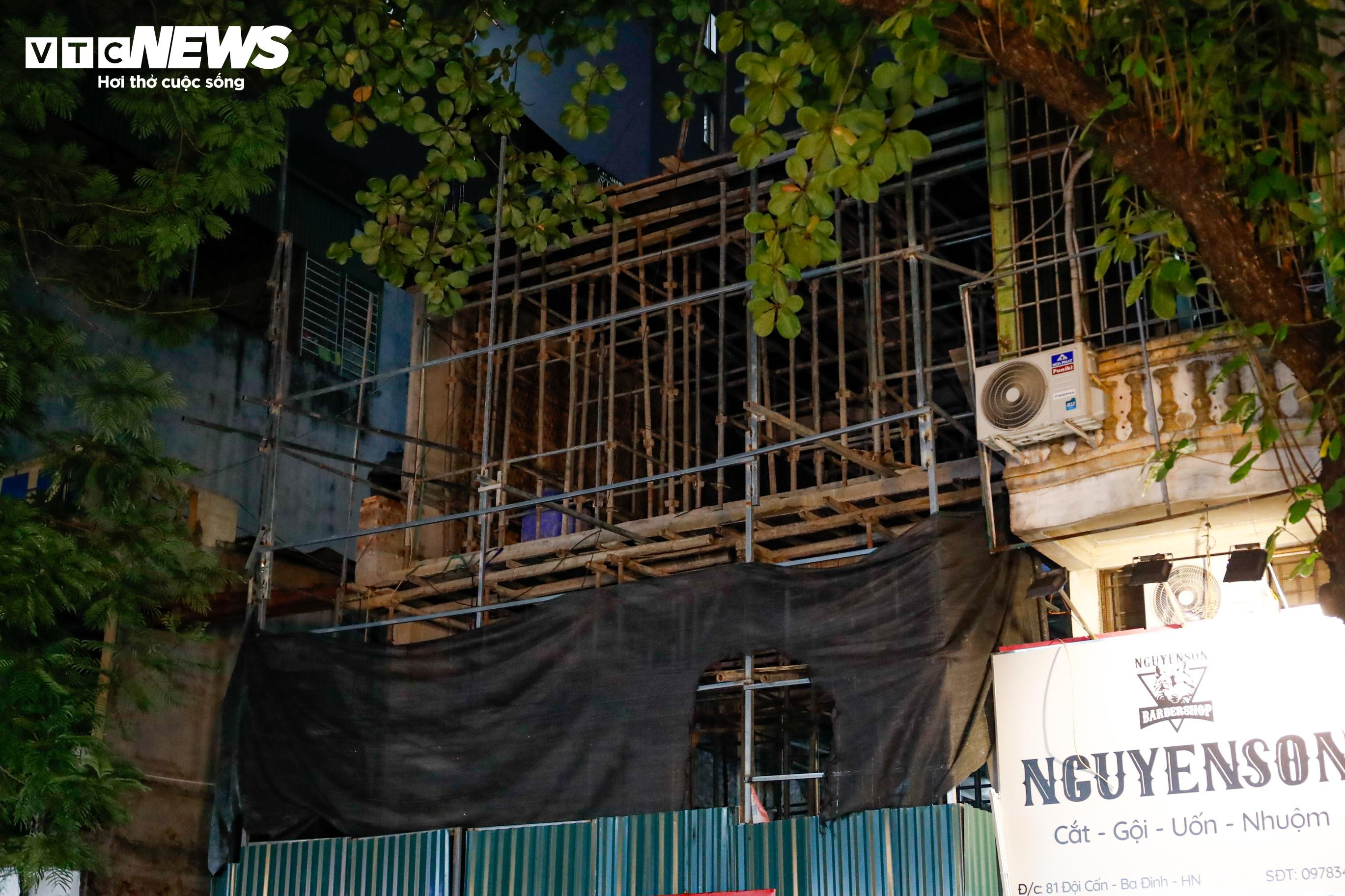 Hiểm họa rình rập khi đi qua những công trình đang xây dựng, phá dỡ ở Hà Nội - 21