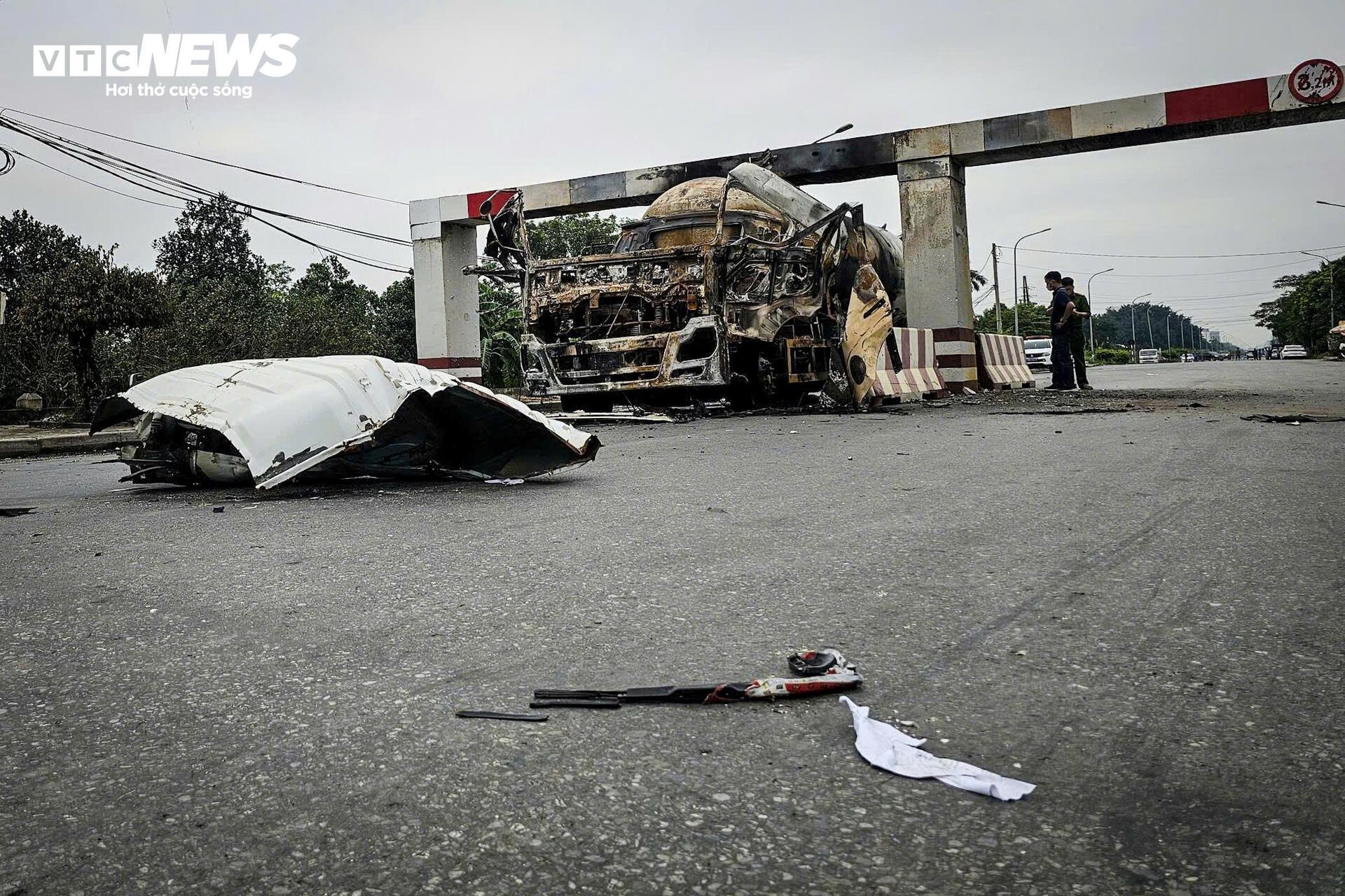 Hiện trường xe bồn nổ như bom: Xé toạc cabin, thổi bay cửa kính nhà dân - 1