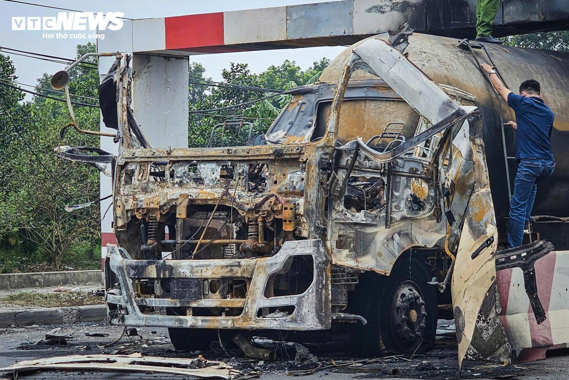 Hiện trường xe bồn nổ như bom: Xé toạc cabin, thổi bay cửa kính nhà dân - 2