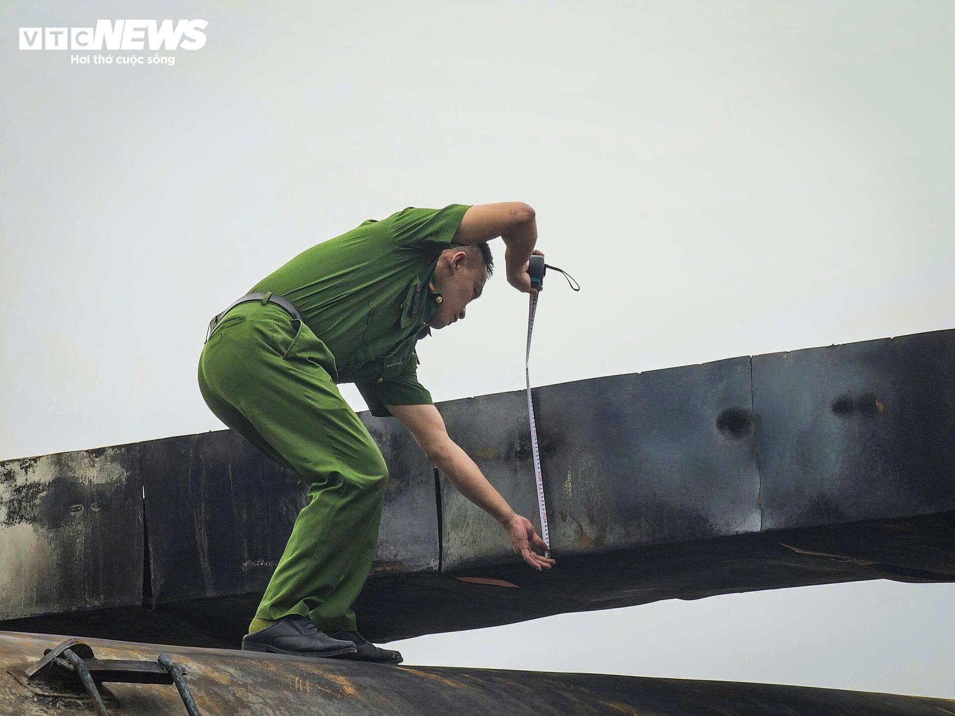 Hiện trường xe bồn nổ như bom: Xé toạc cabin, thổi bay cửa kính nhà dân - 4