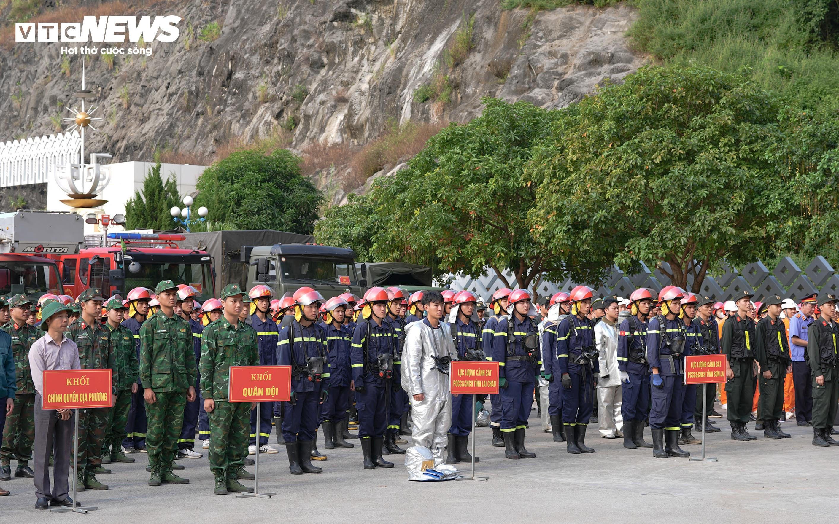 Hơn 550 người diễn tập chữa cháy, cứu người mắc kẹt trong hầm thủy điện - 2