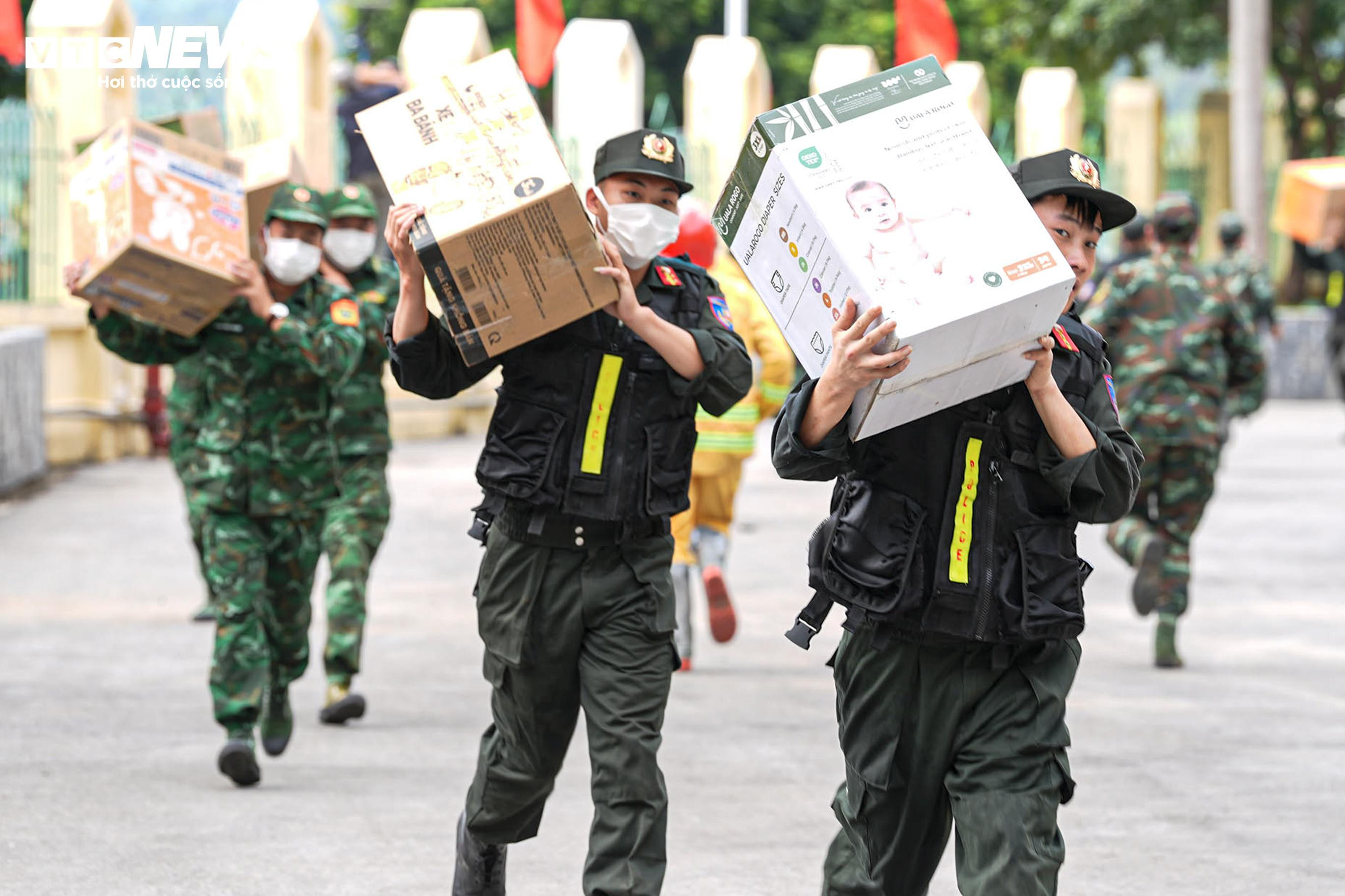 Hơn 550 người diễn tập chữa cháy, cứu người mắc kẹt trong hầm thủy điện - 3