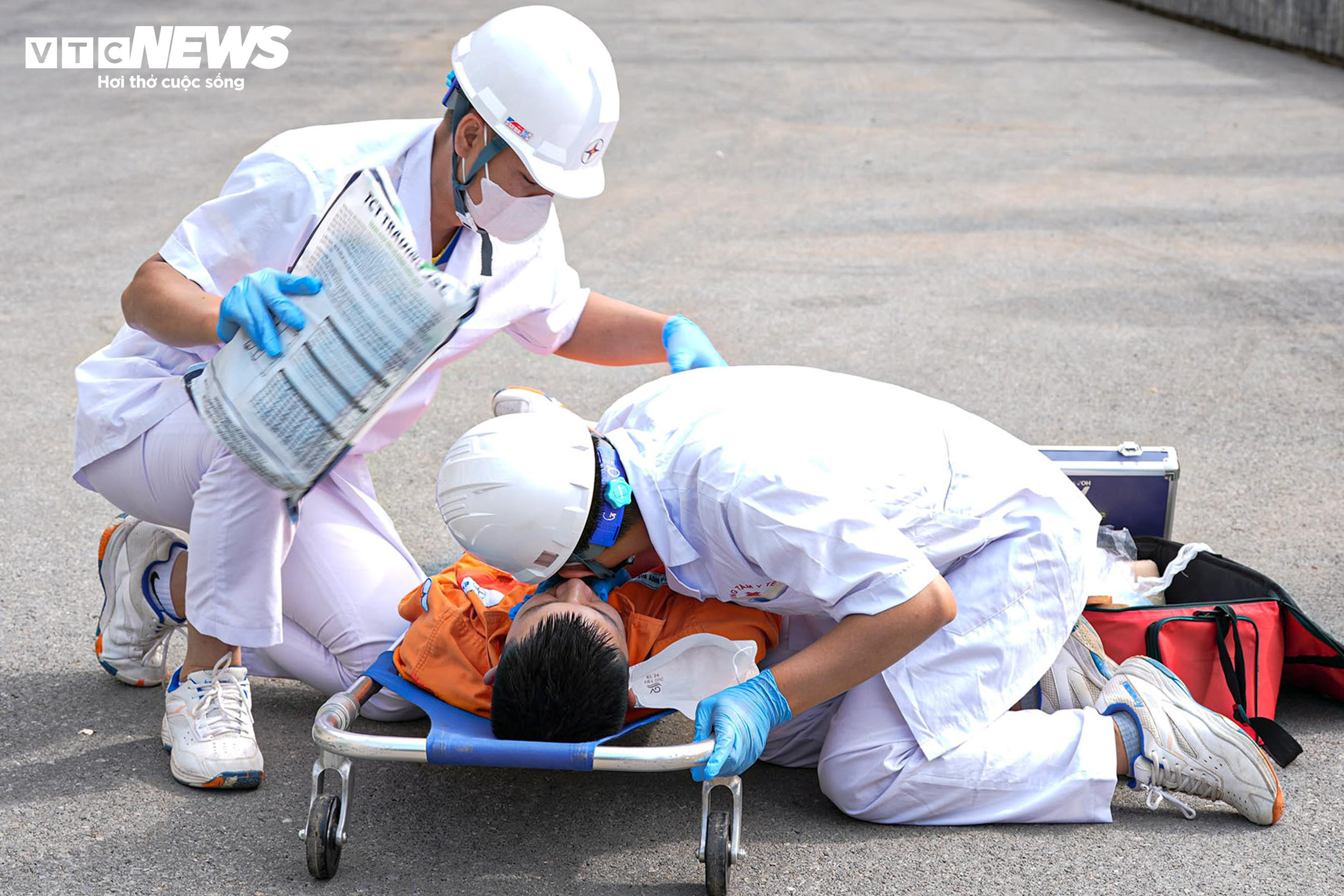 Hơn 550 người diễn tập chữa cháy, cứu người mắc kẹt trong hầm thủy điện - 6