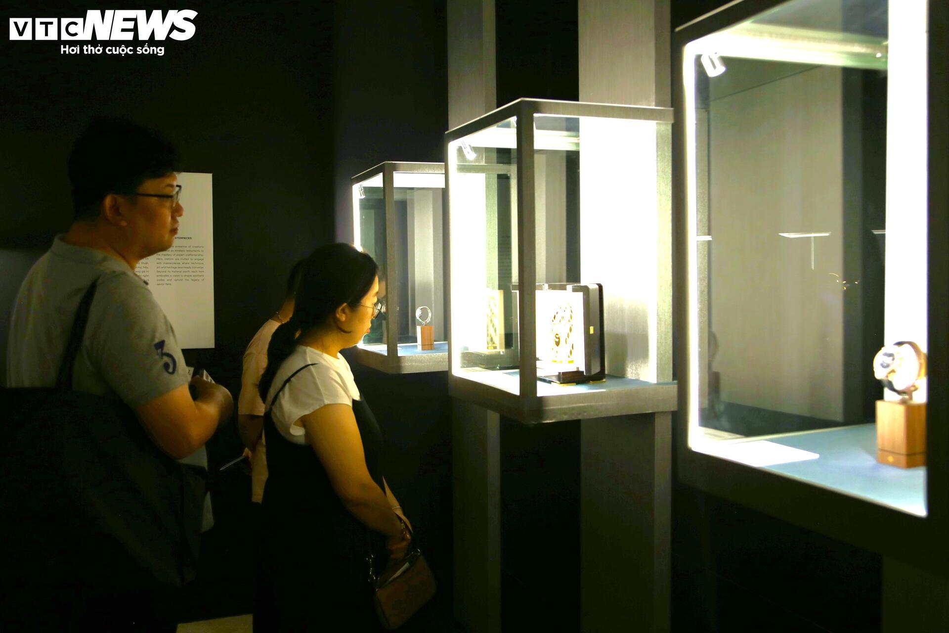 Loạt đồng hồ xa xỉ, thế giới chỉ có vài chiếc đang xuất hiện ở Hà Nội - 1